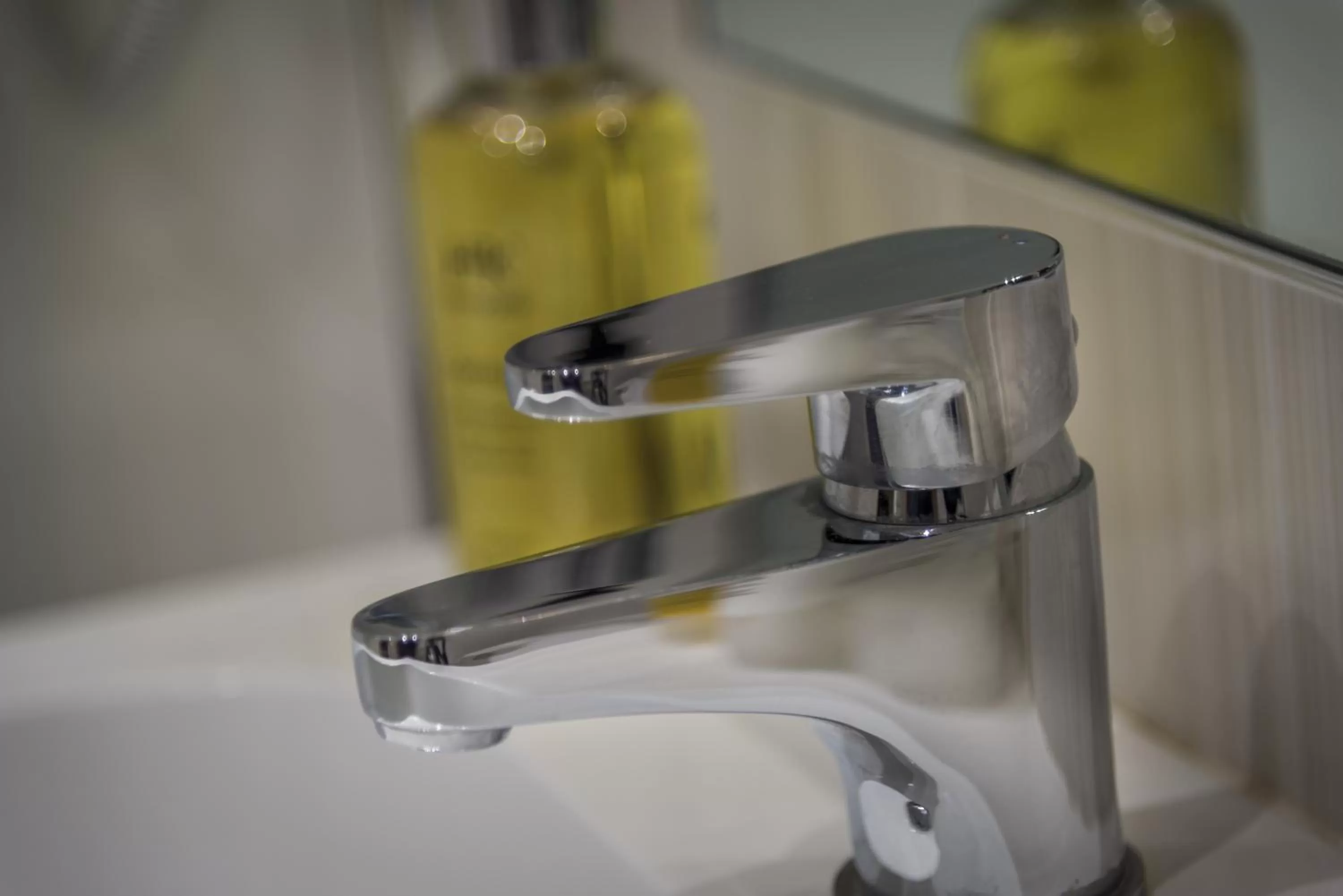 Bathroom in The Admiral Rodney Hotel, Horncastle, Lincolnshire - The Coaching Inn Group