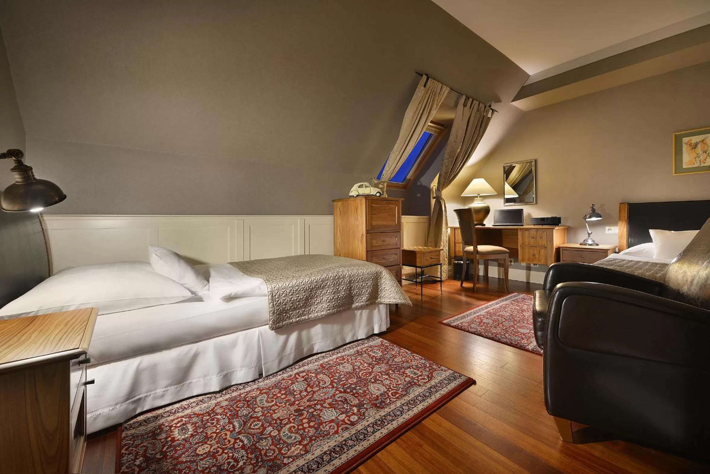 Property building, Bed in Marrol's Boutique Hotel