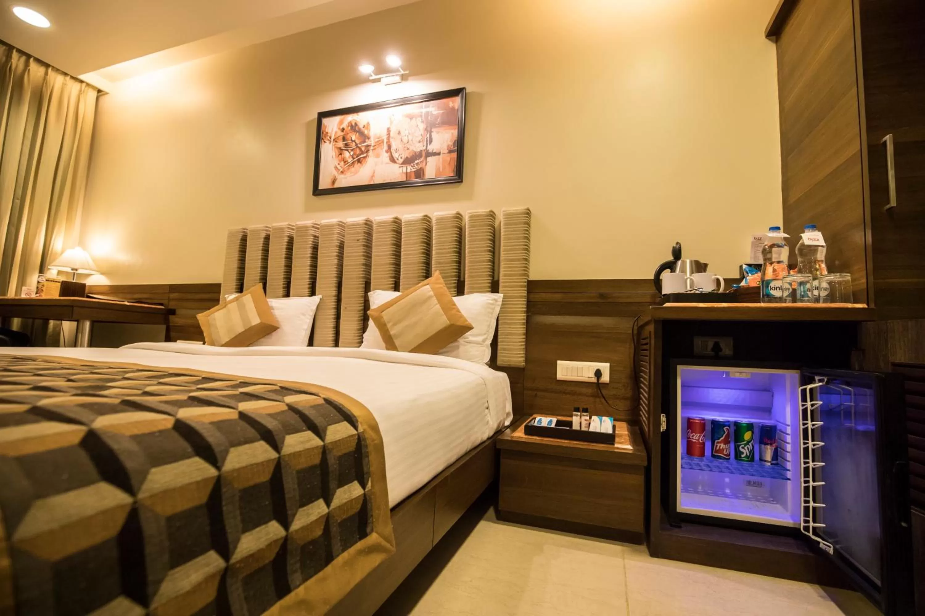 minibar, Bed in Bizz The Hotel