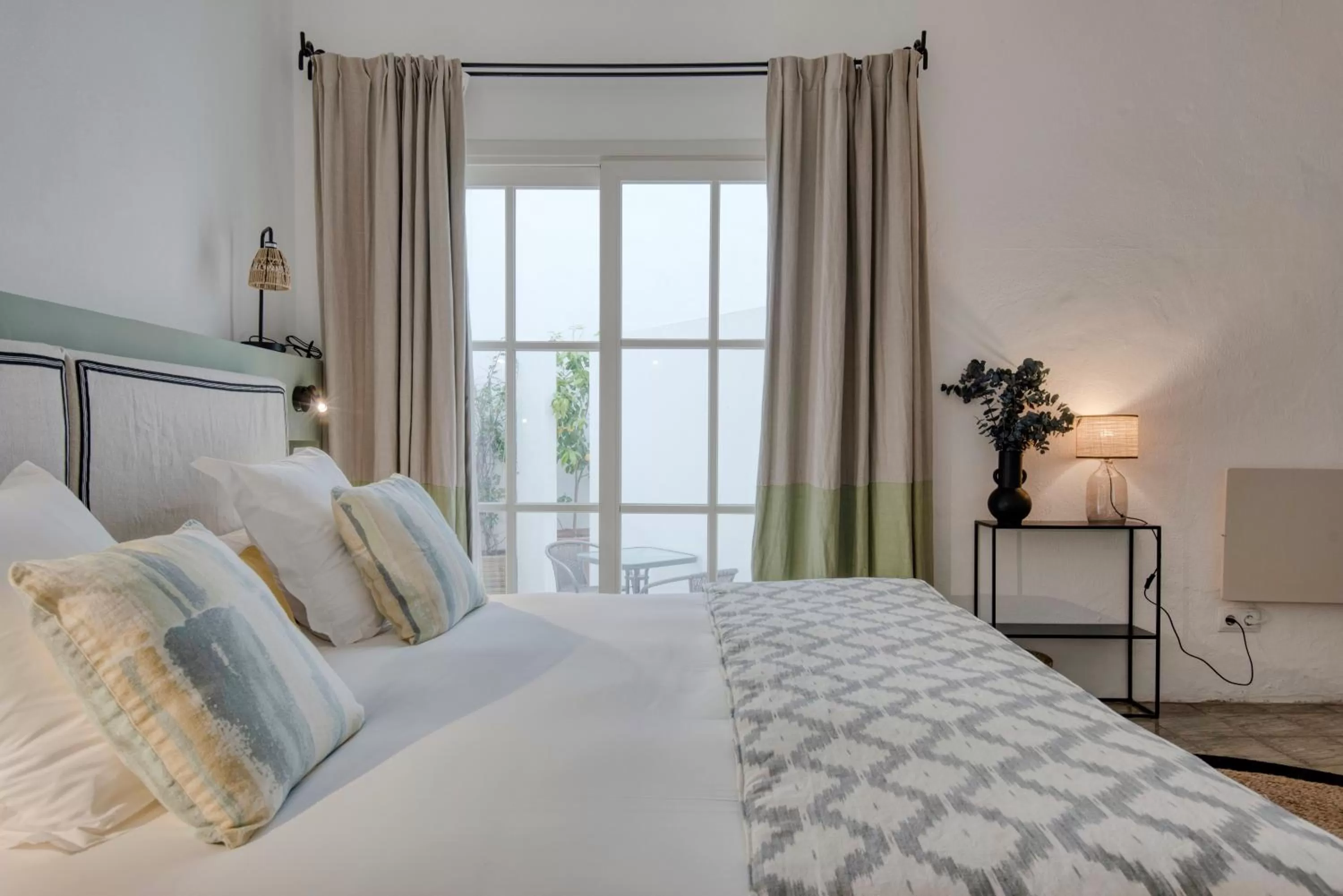 Photo of the whole room, Bed in Can Alberti 1740 Boutique Hotel