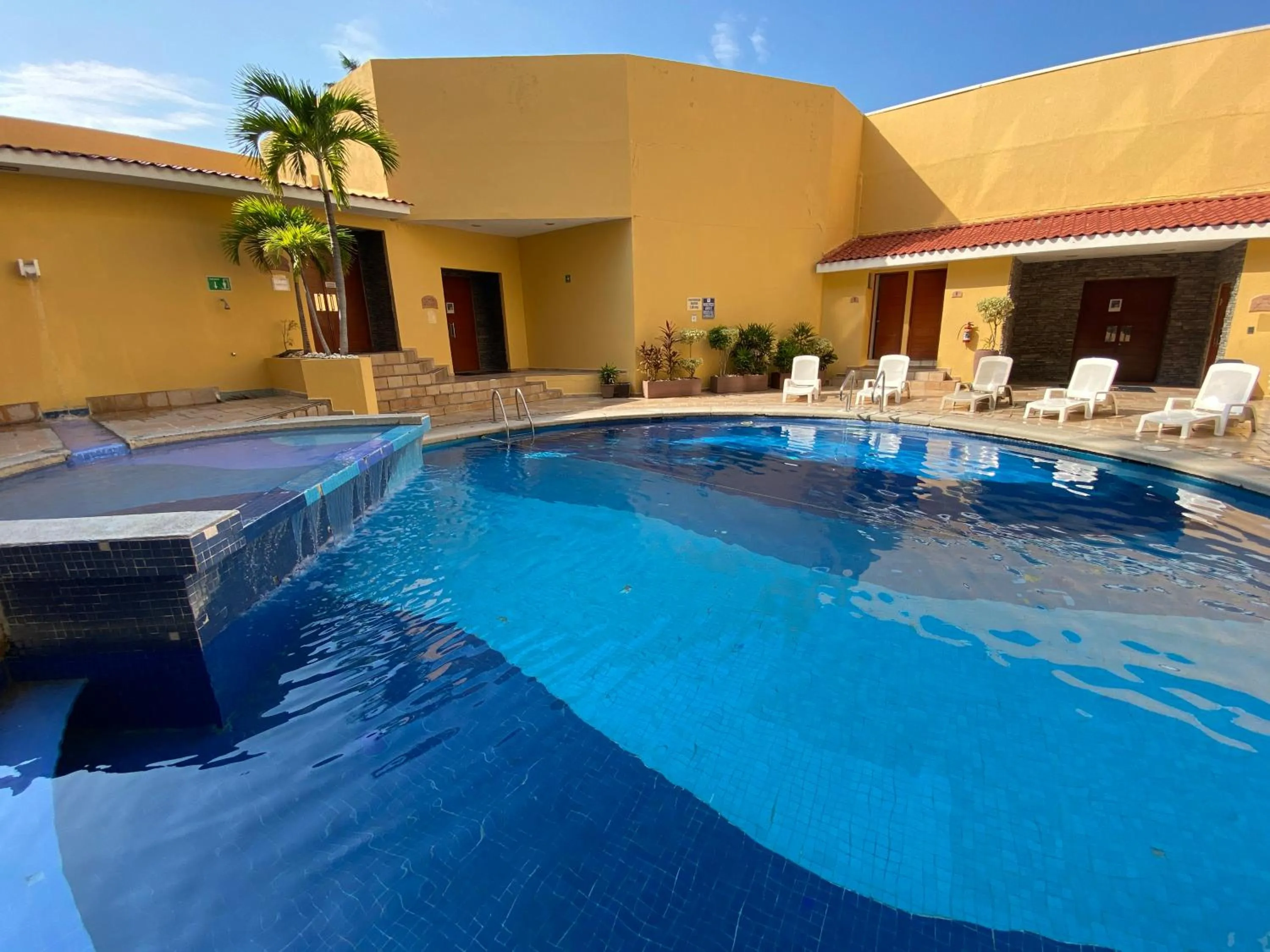 Swimming pool in Hotel Hostal de Cortés