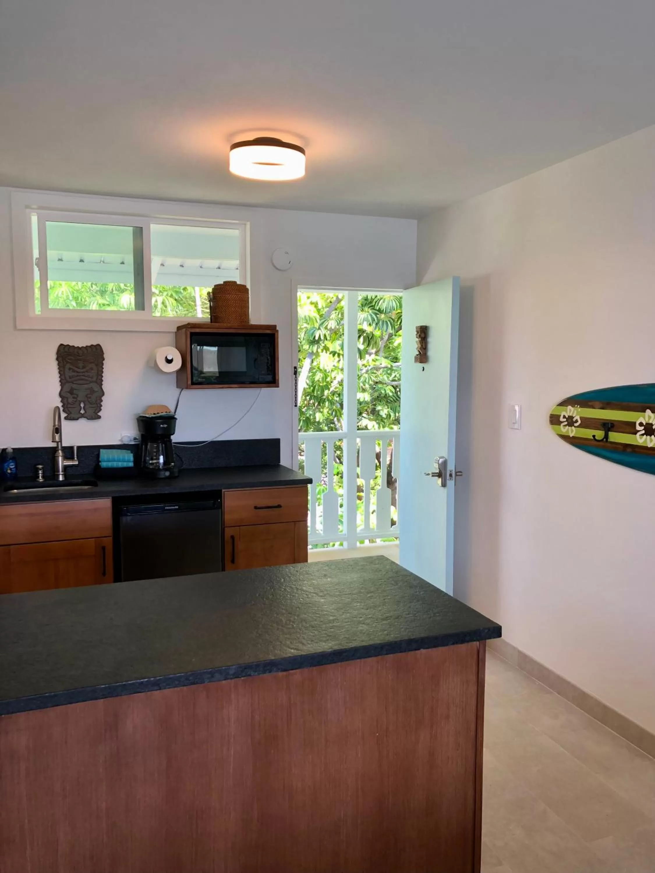Kitchen or kitchenette in Kona Tiki Hotel - No Resort Fees