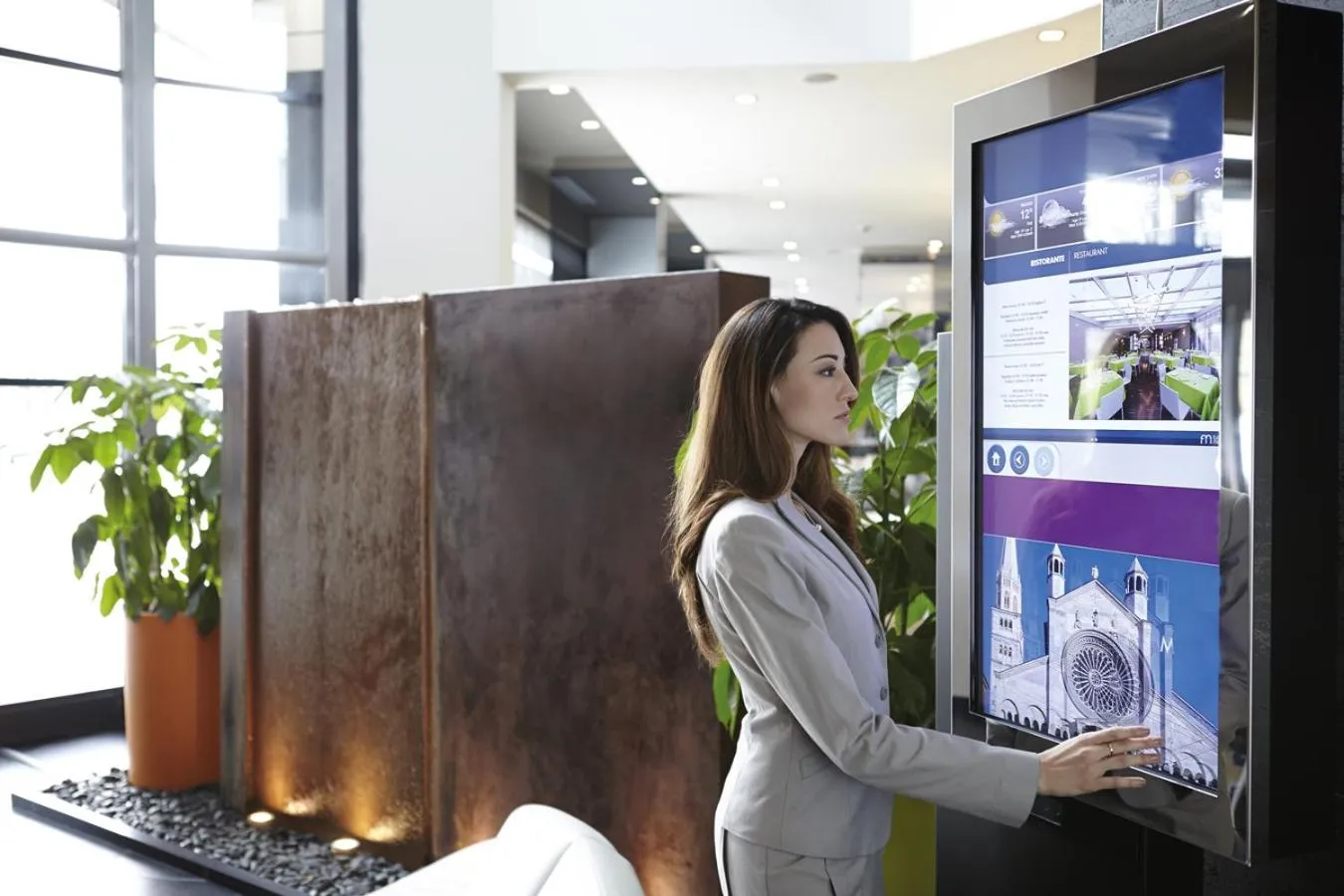 Lobby or reception in RMH MODENA DES ARTS