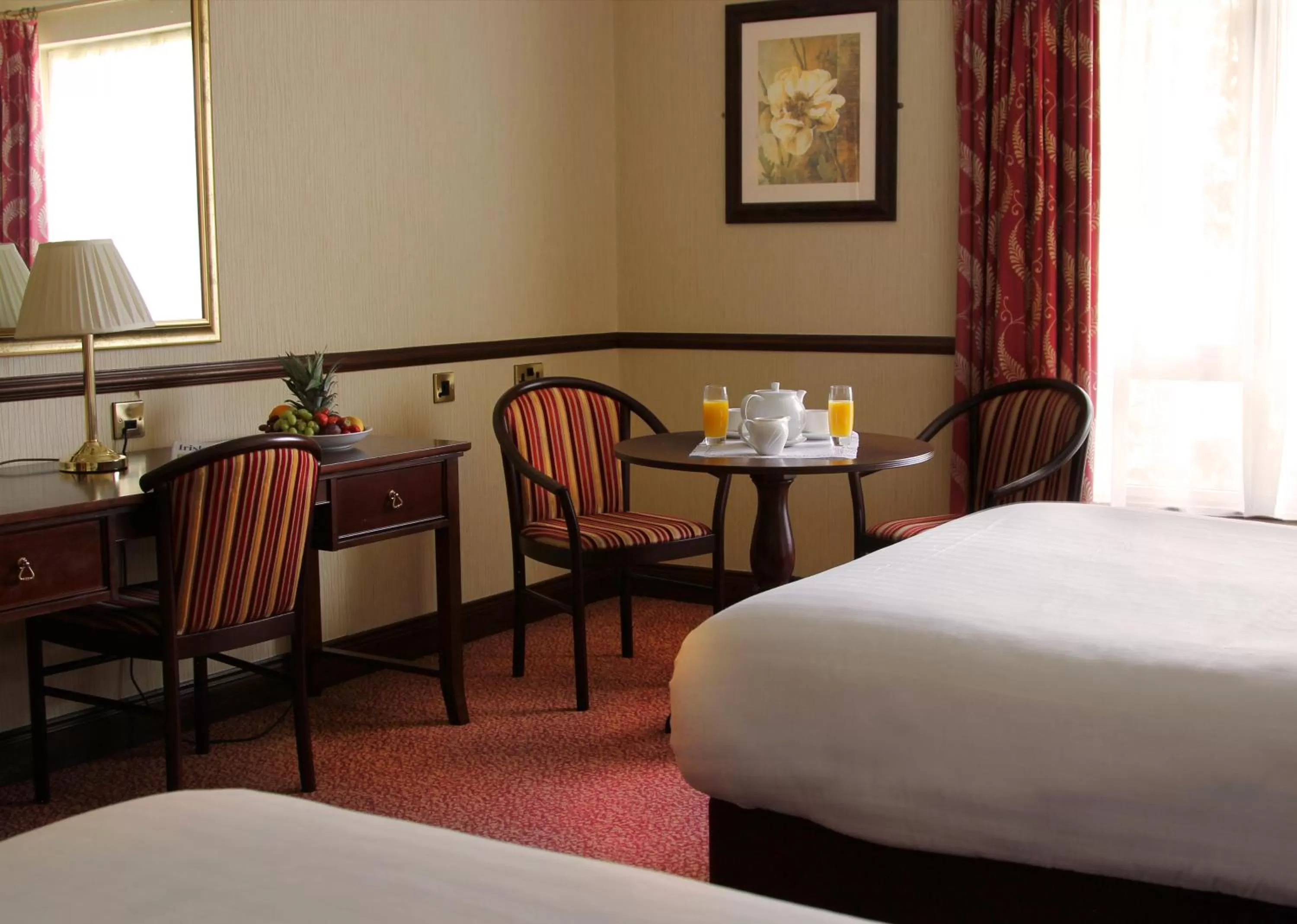 Bedroom, Bed in Seven Oaks Hotel