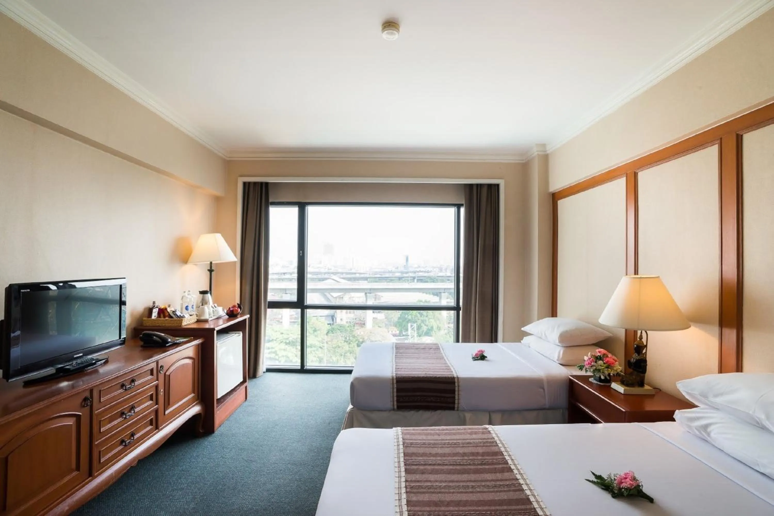 Bedroom, Bed in Bangkok Palace Hotel