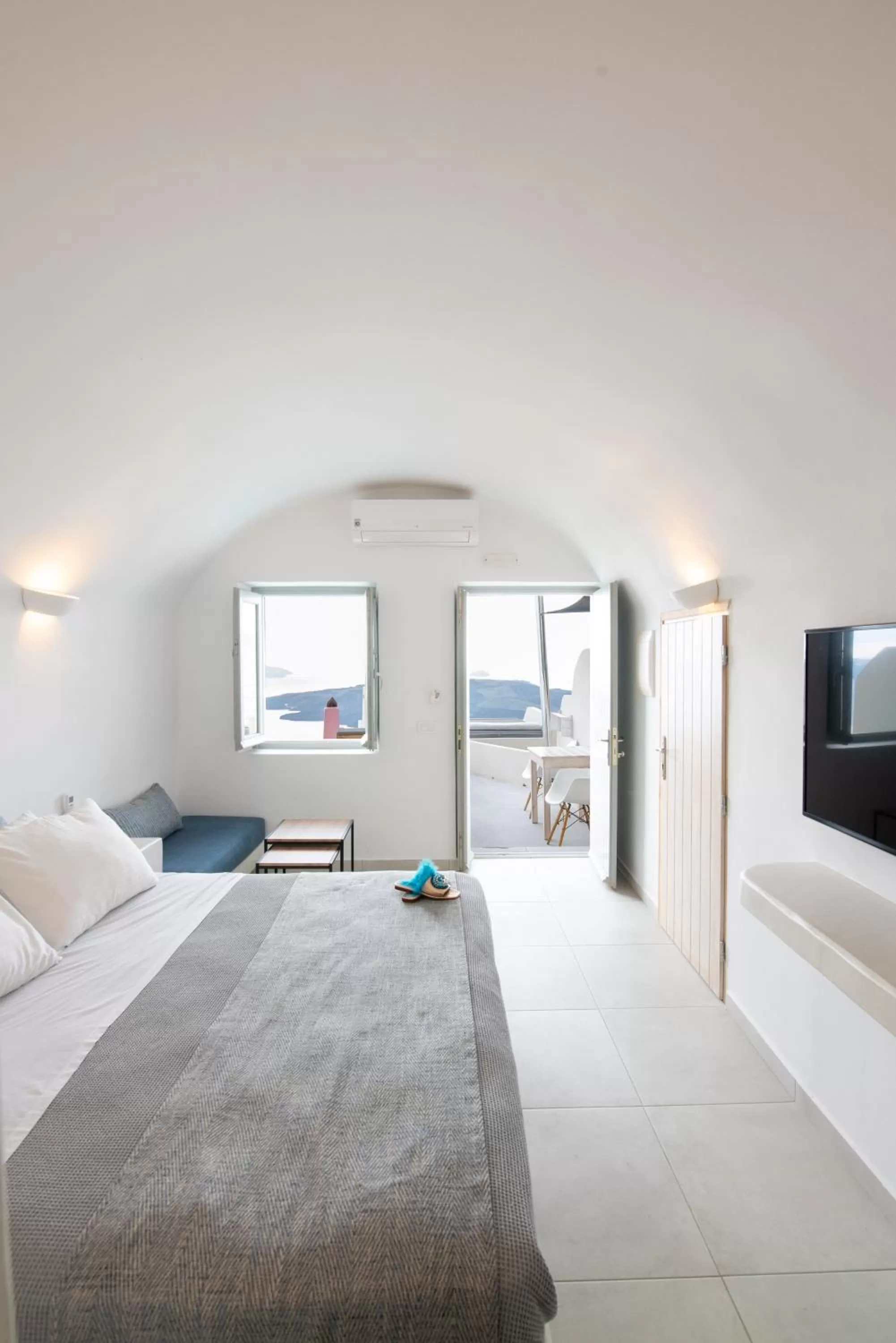 Bed in Caldera Cliff Illusion