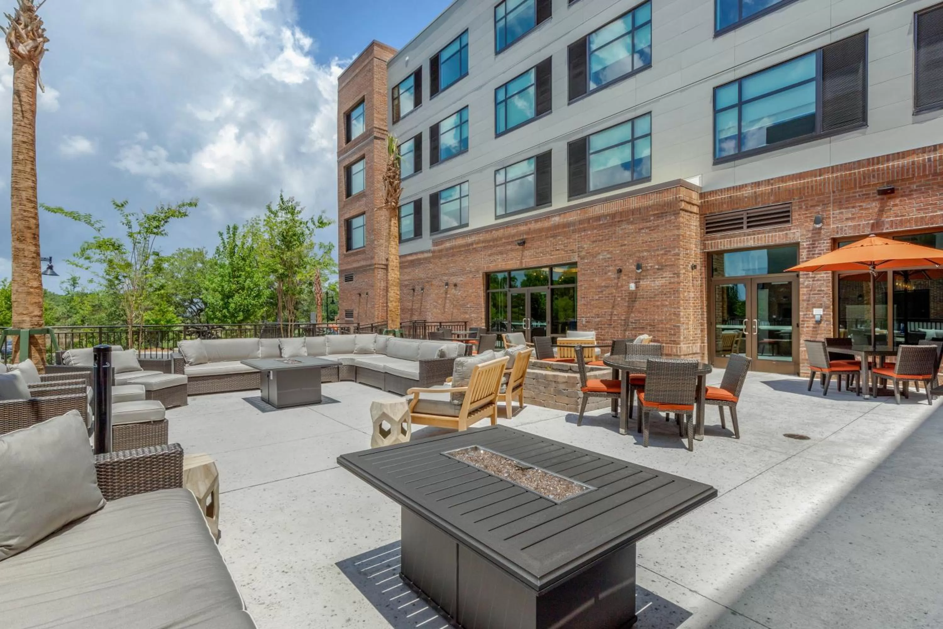 Patio in DoubleTree by Hilton Charleston Riverview