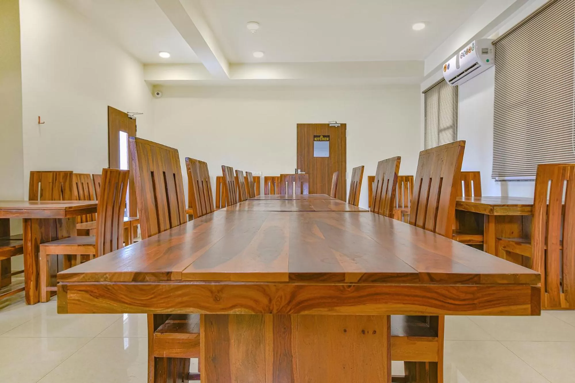 Restaurant/places to eat in FabHotel Prime Oxus