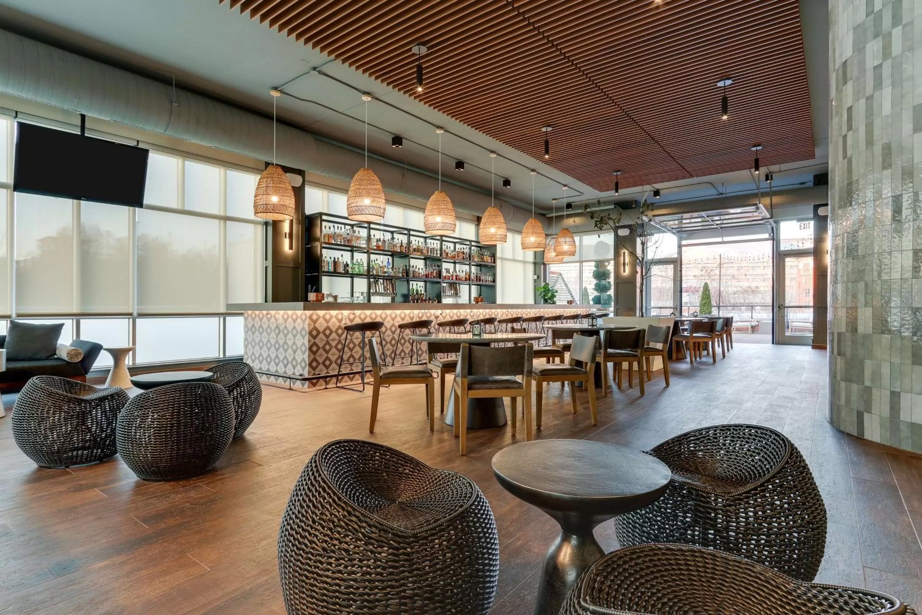 Lounge or bar in The Chattanoogan Hotel, Curio Collection By Hilton