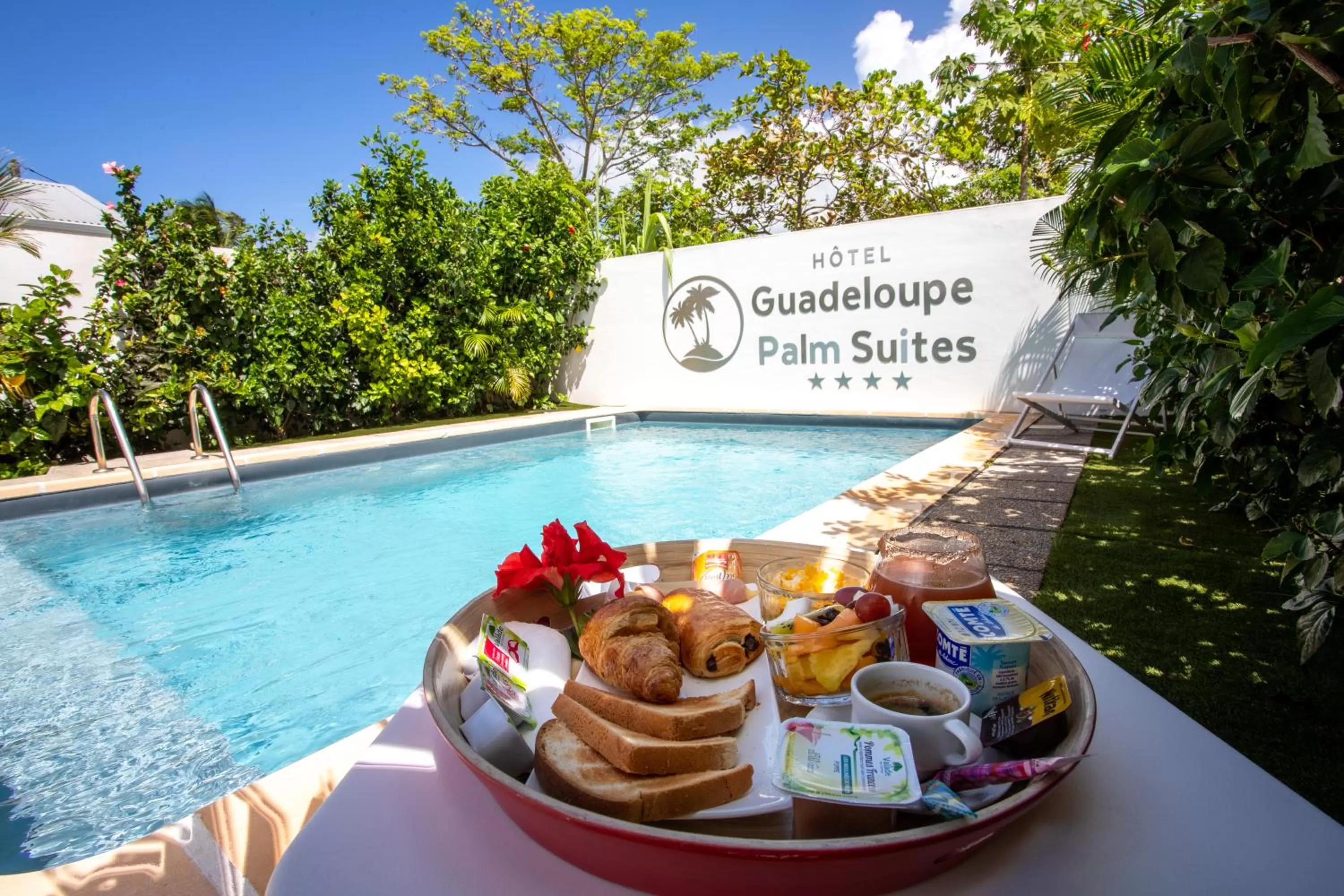 Food and drinks in Hôtel Guadeloupe Palm Suites