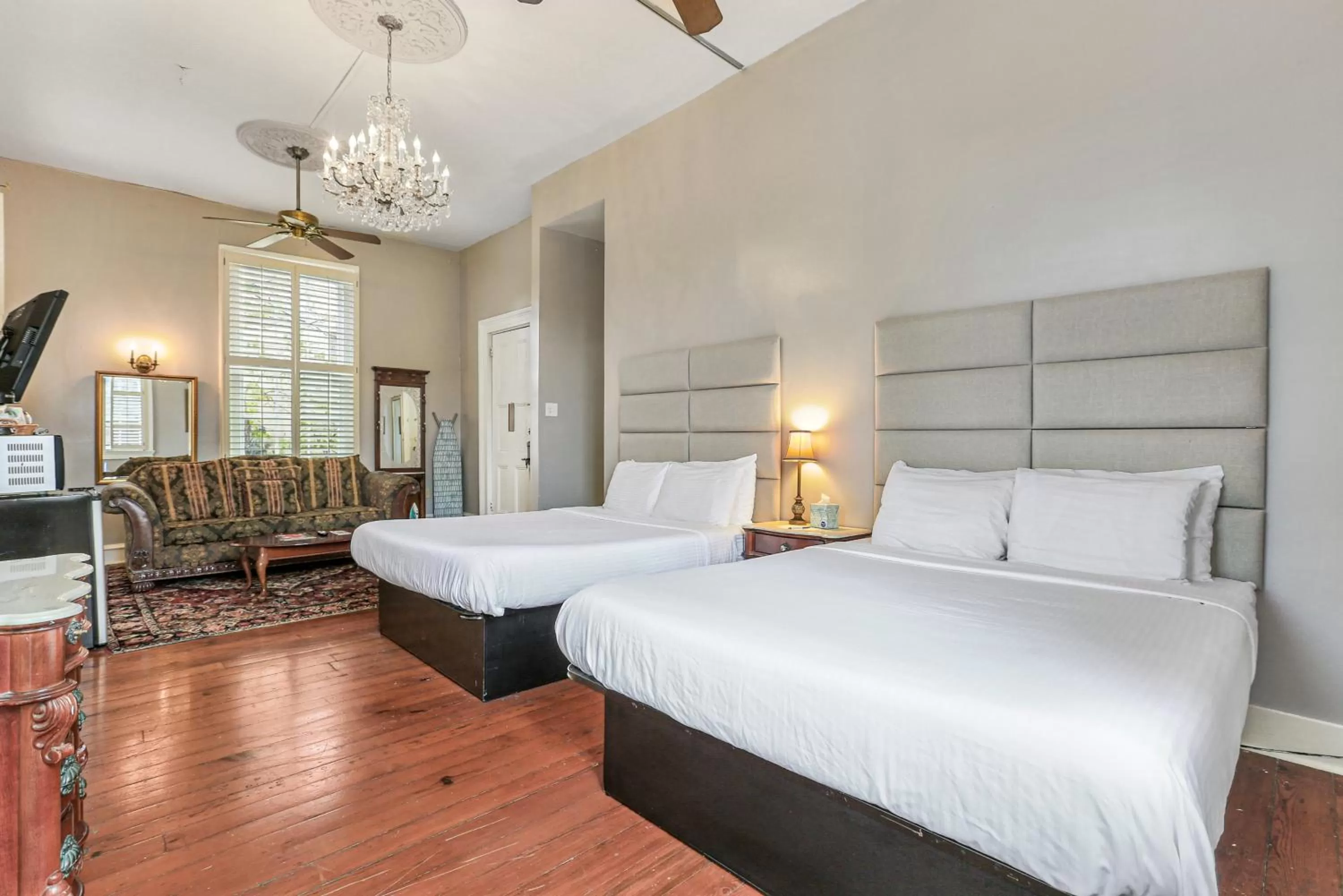 Photo of the whole room, Bed in Rathbone Mansions New Orleans