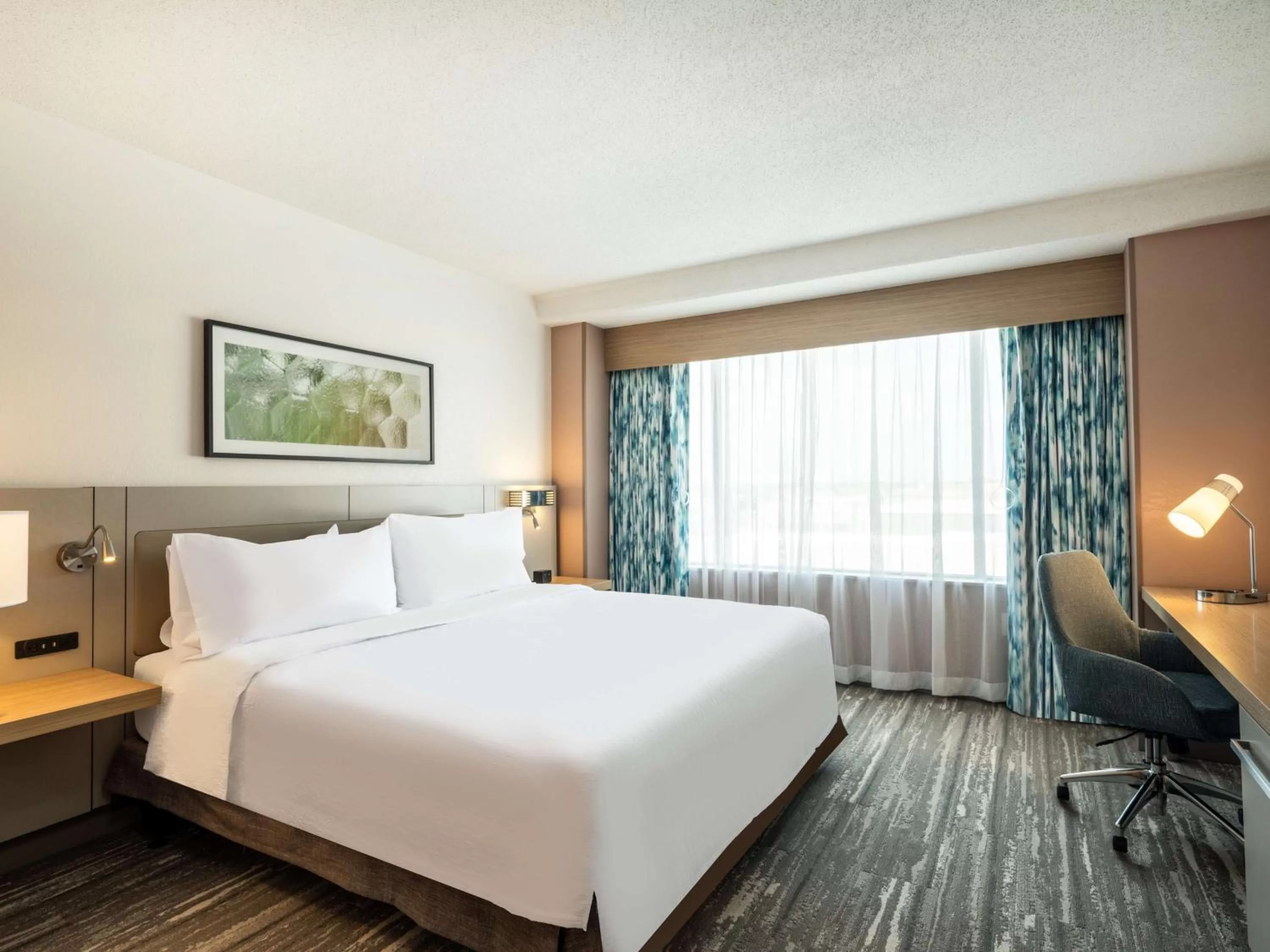 Bedroom, Bed in Hilton Garden Inn Toledo Downtown