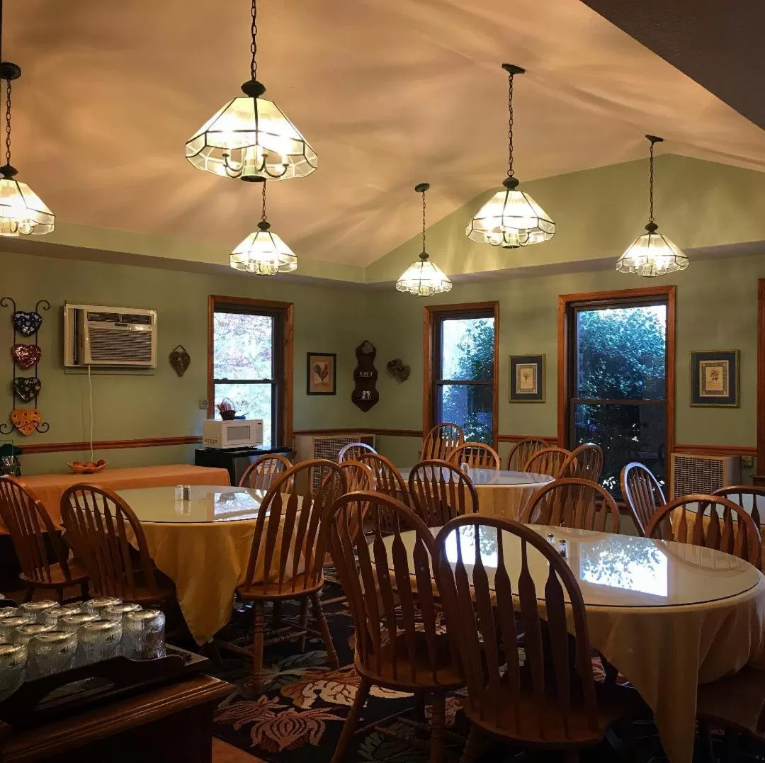 Breakfast in Laughing Heart Lodge