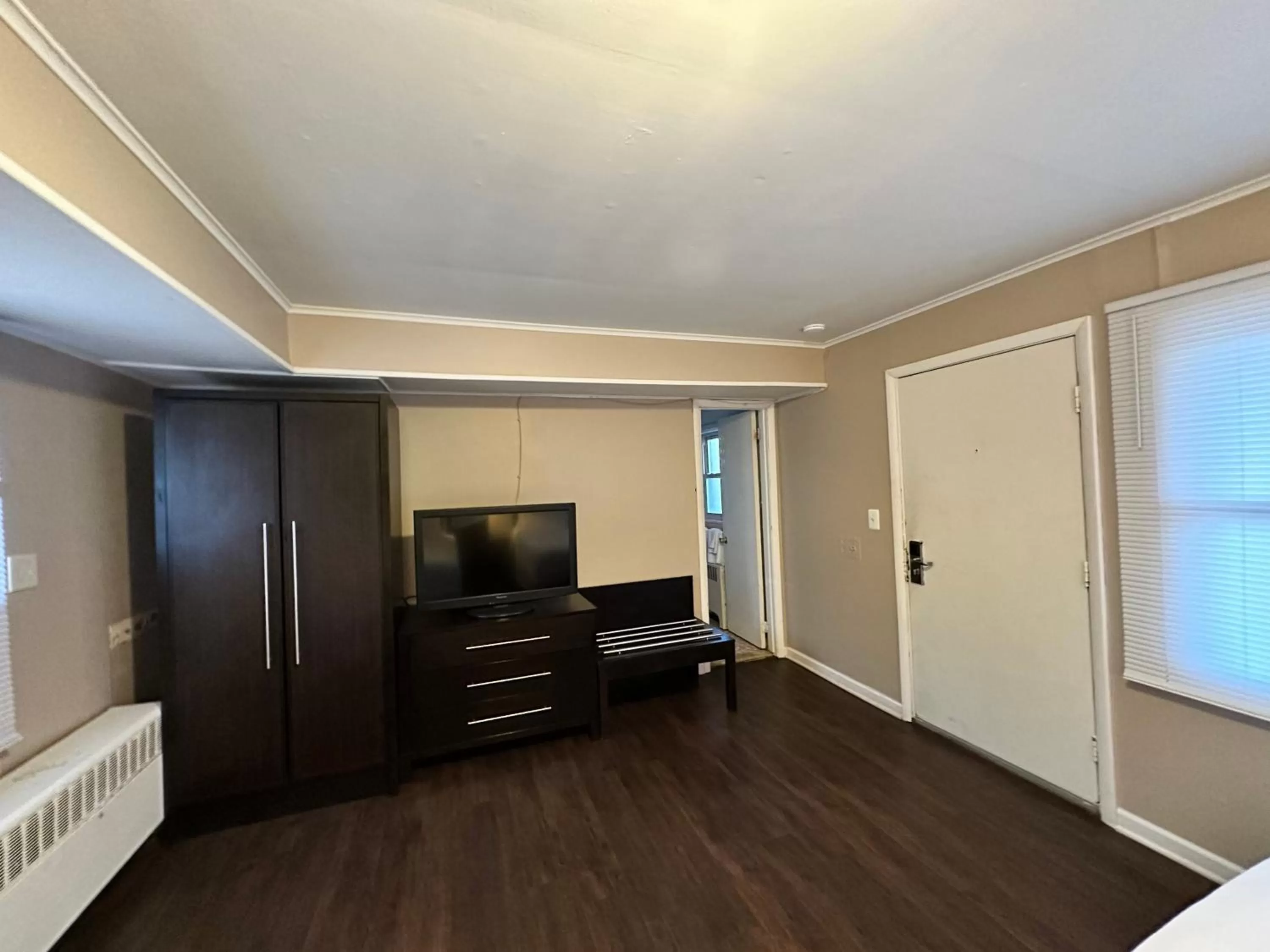 Photo of the whole room in Community Court Motel