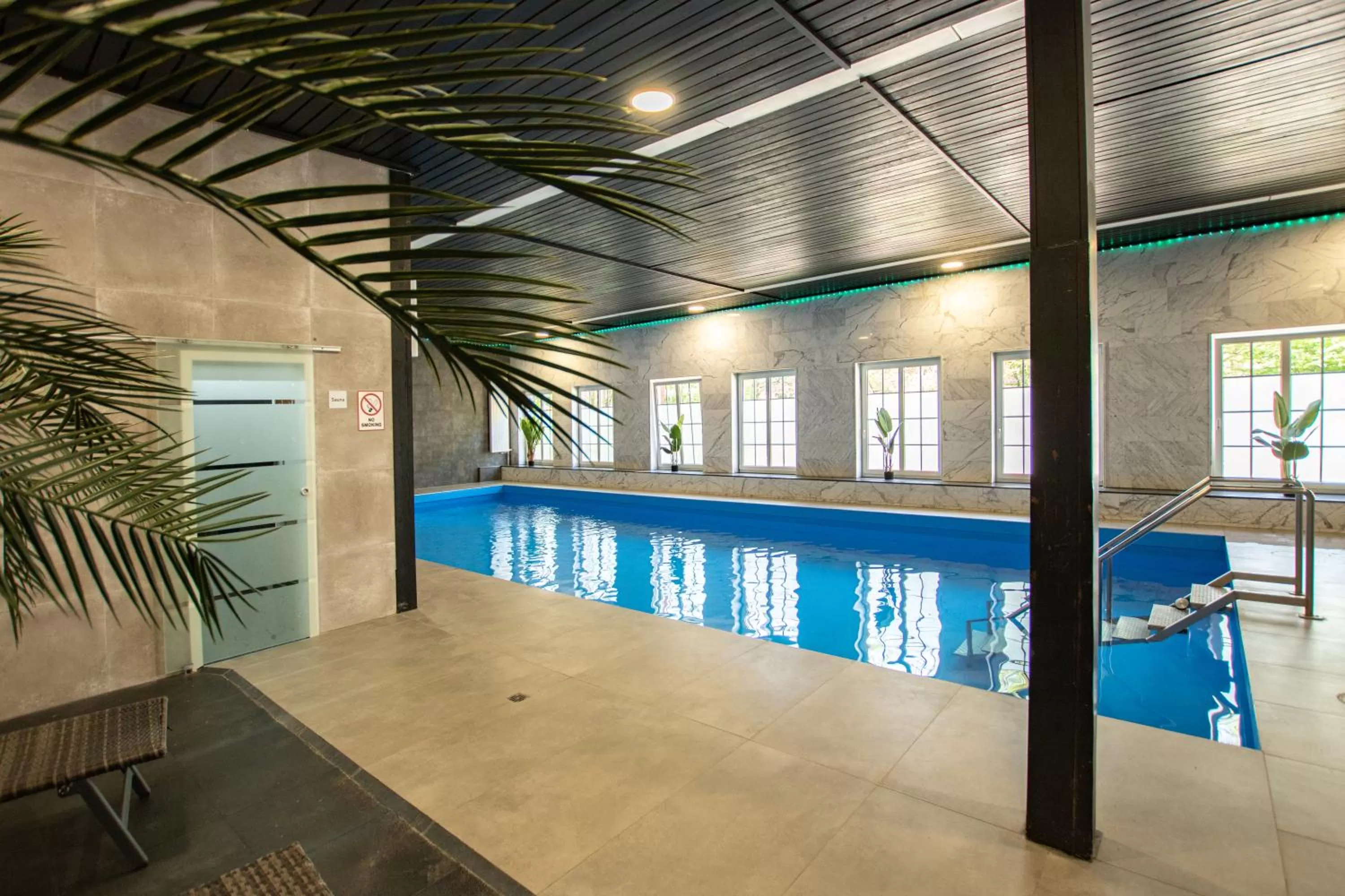 Swimming pool in El Capitan nähe Movie Park