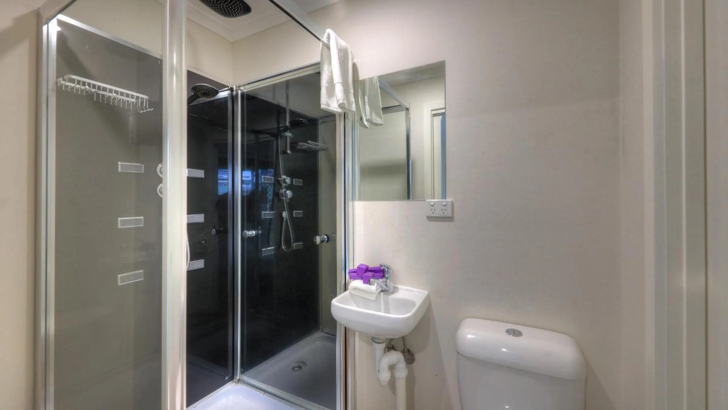 Toilet in Eden Gateway Holiday Park