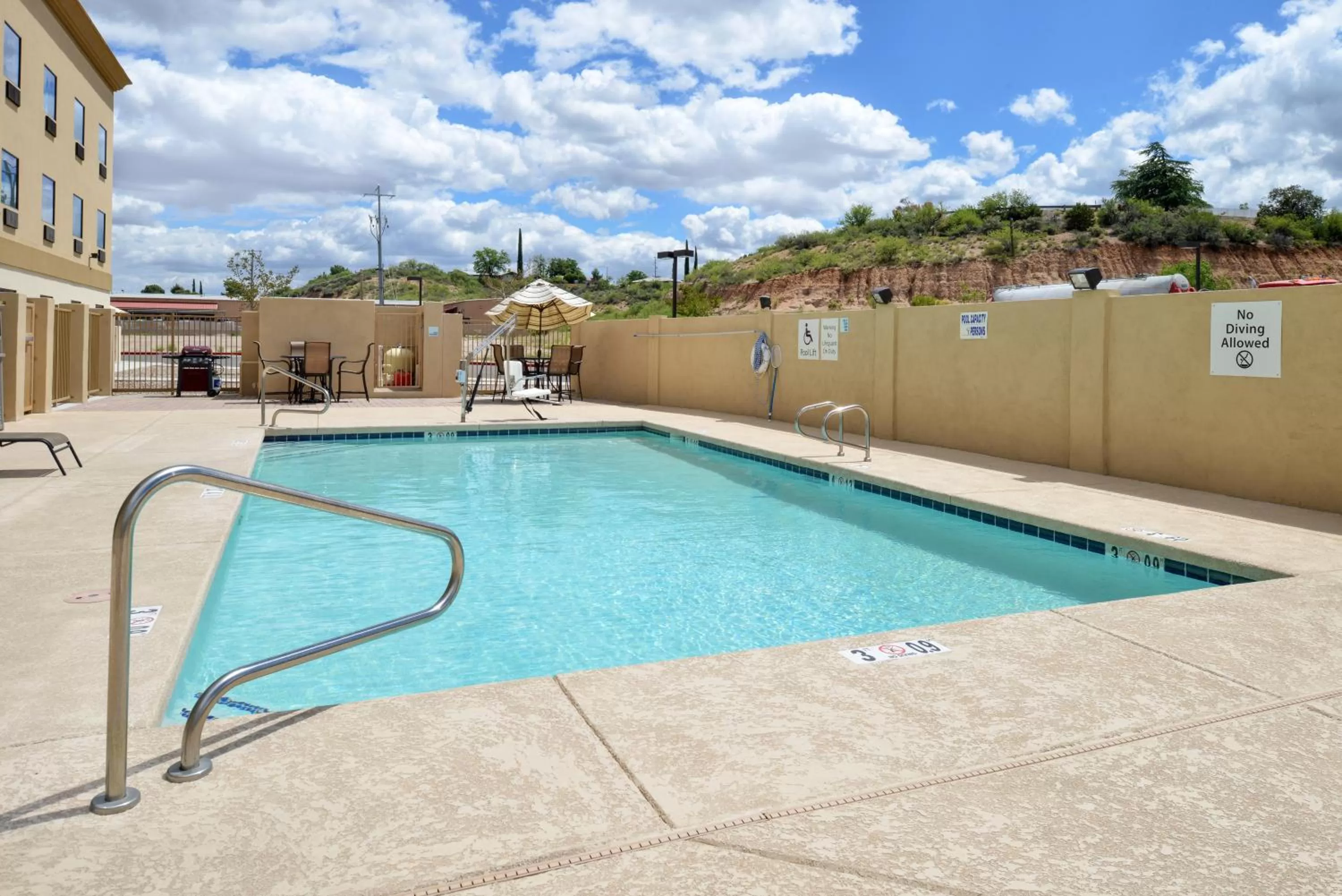 Swimming pool in Holiday Inn Express & Suites Globe by IHG