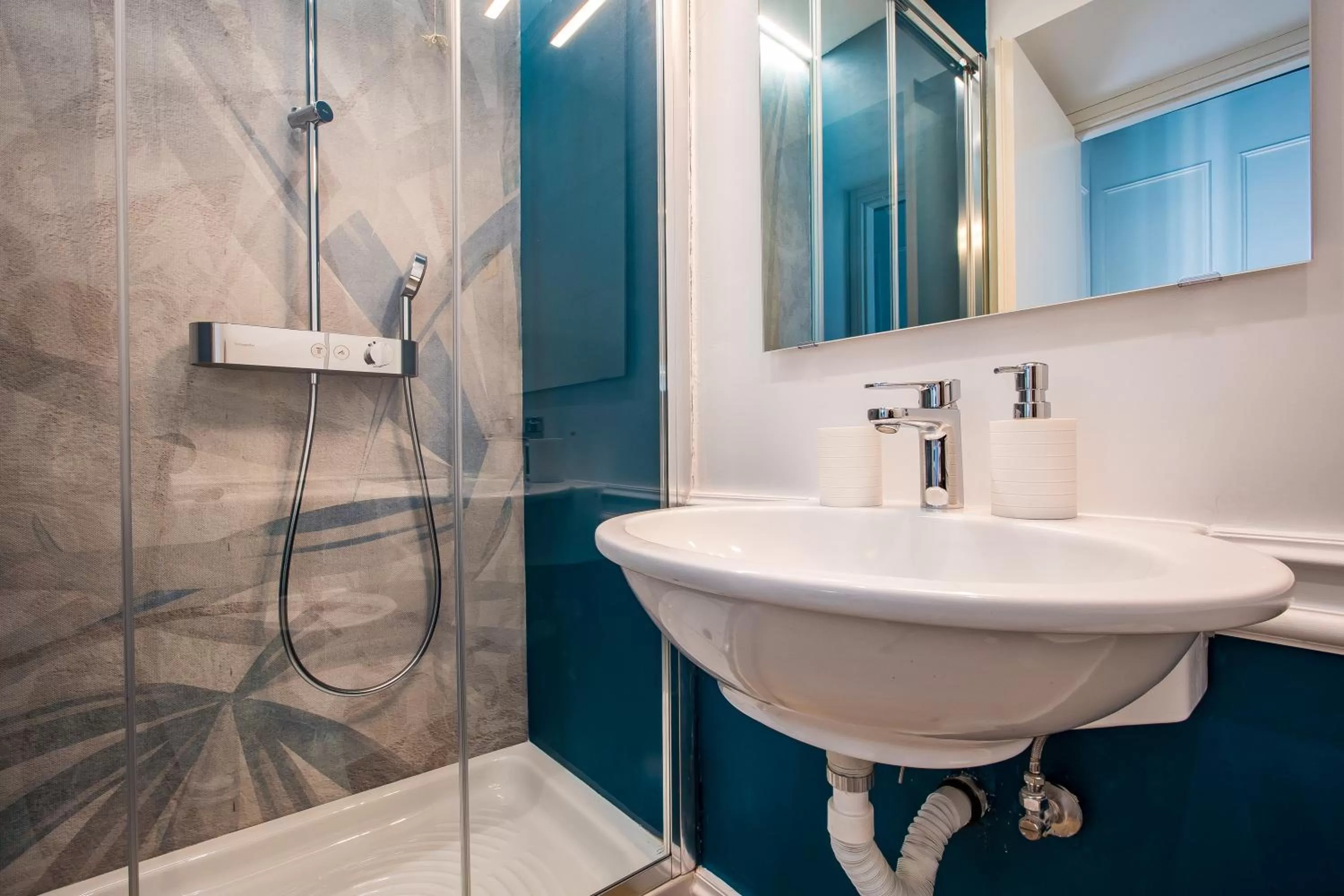 Shower in Hold Rome - Luxury Suites