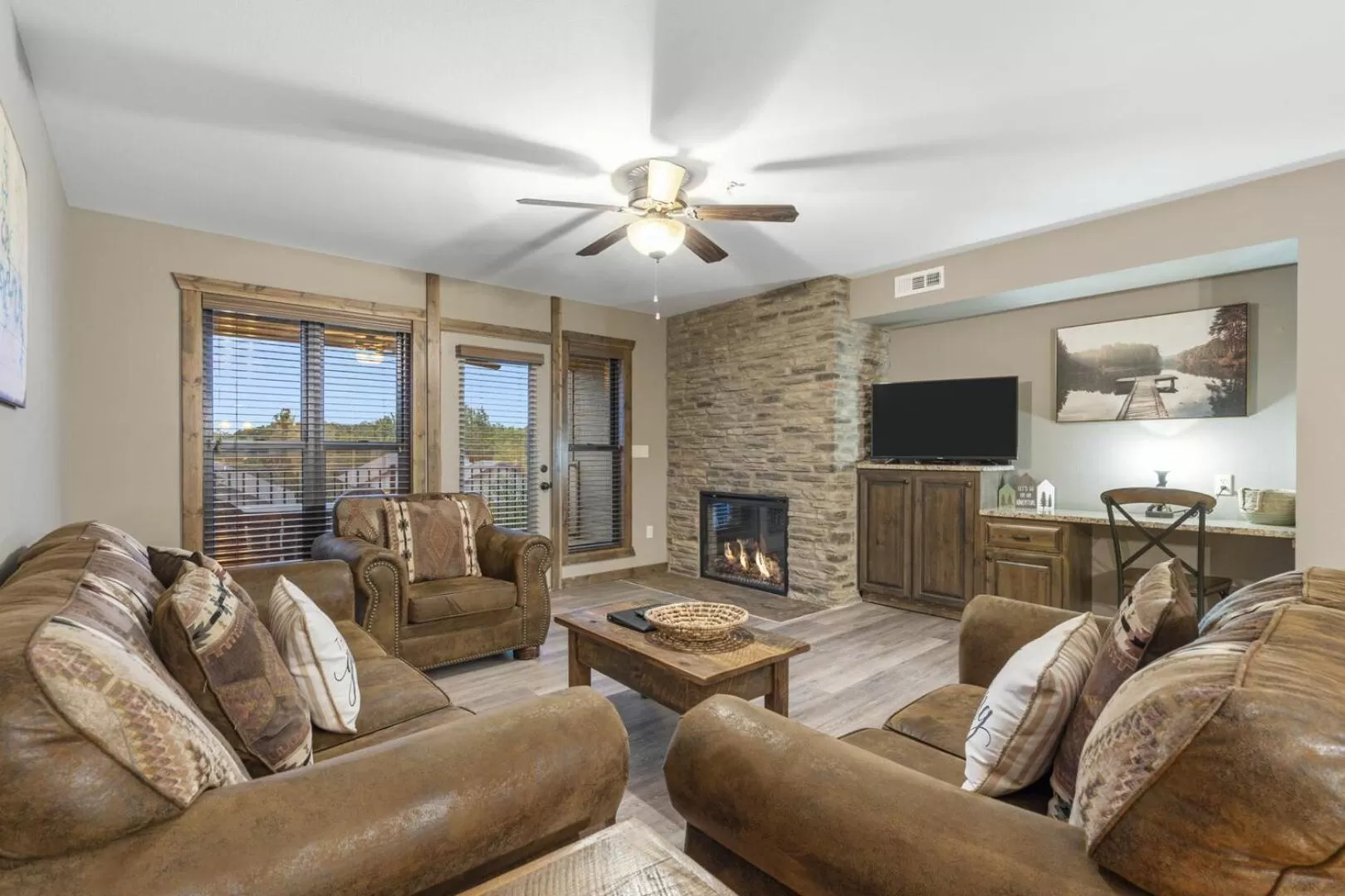 Living room in Table Rock Resorts at Indian Point