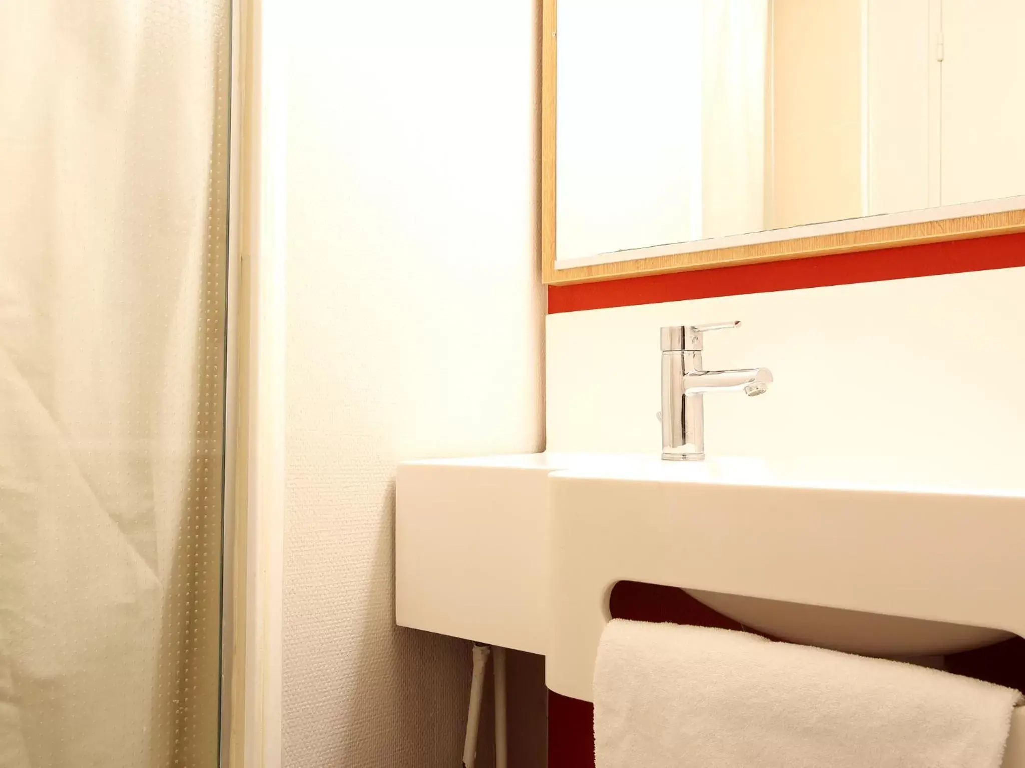 Double Room in B&B HOTEL Villeneuve Loubet Village Double Room in B&B HOTEL Villeneuve Loubet Village