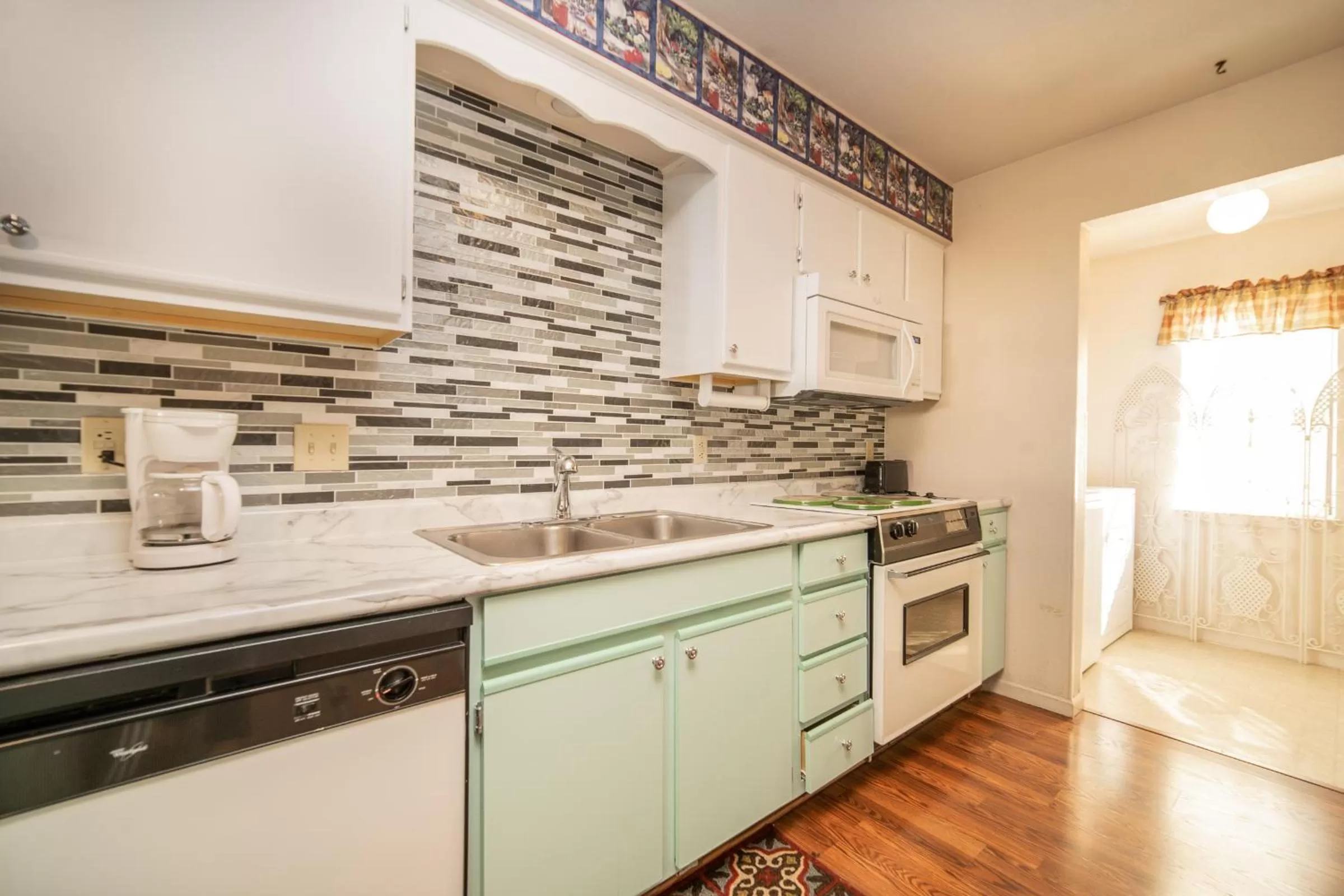 Kitchen or kitchenette in Pointe Royale Golf Resort