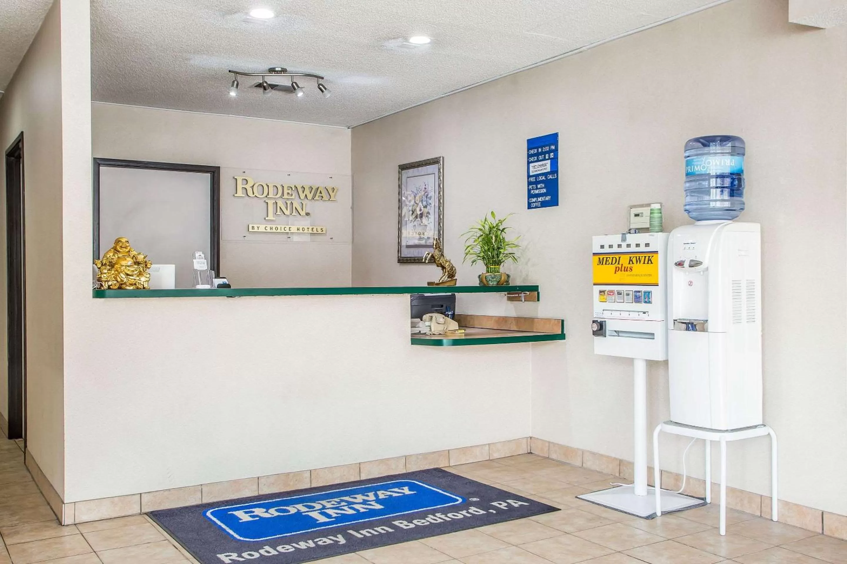 Lobby or reception in Rodeway Inn Bedford