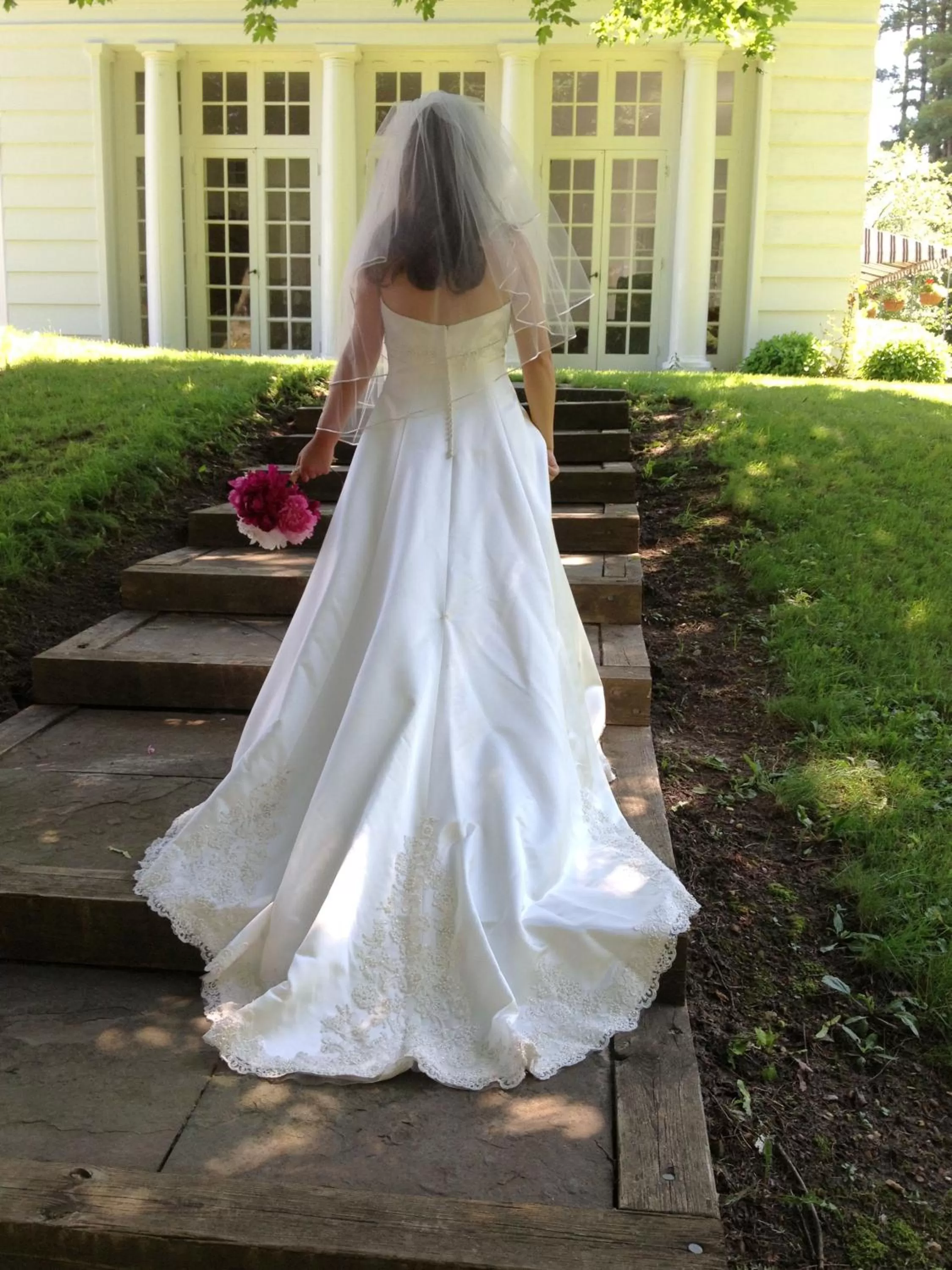 People in Four Chimneys Inn