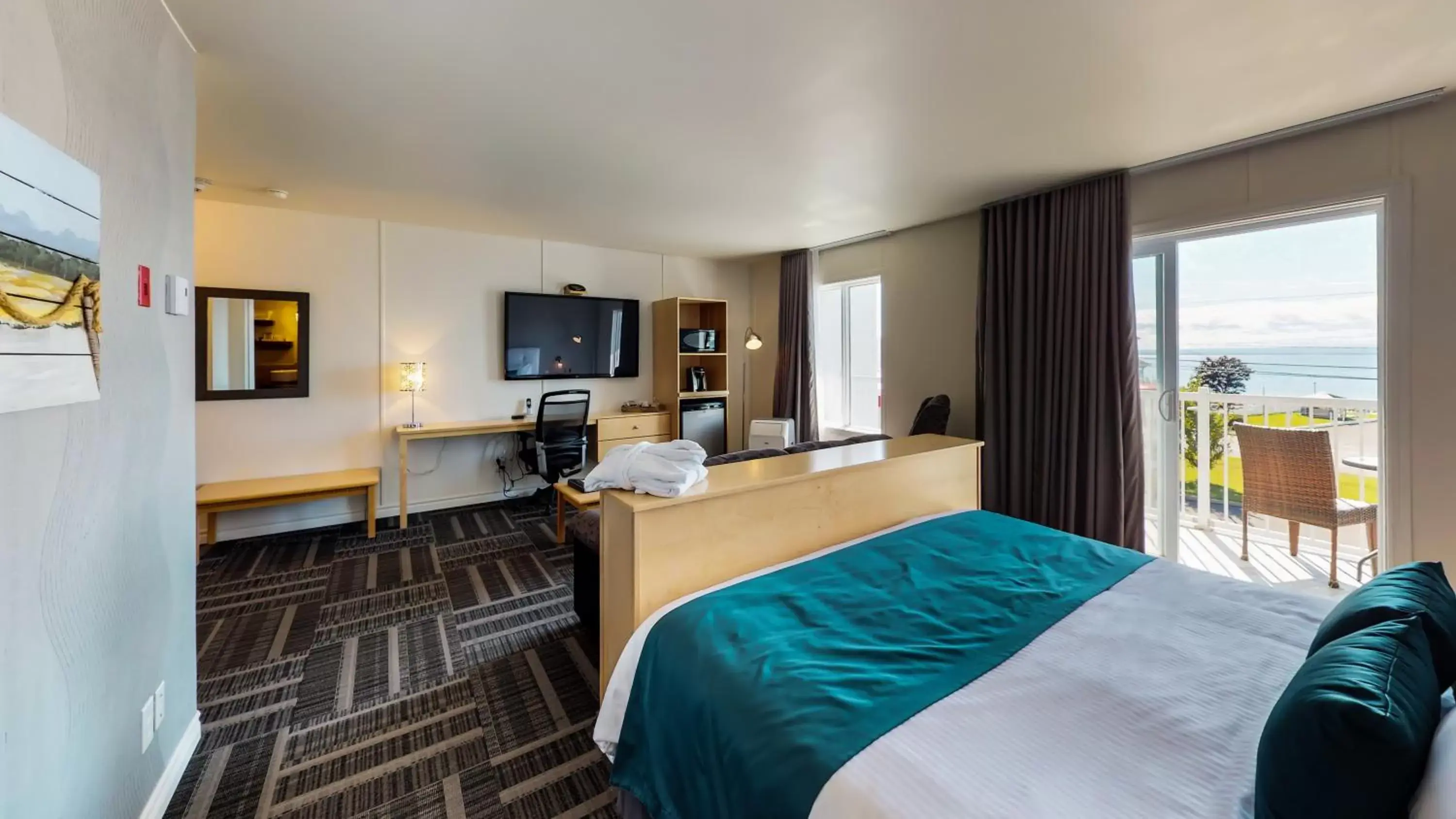 King Suite with Sea View in Hostellerie Baie Bleue King Suite with Sea View in Hostellerie Baie Bleue