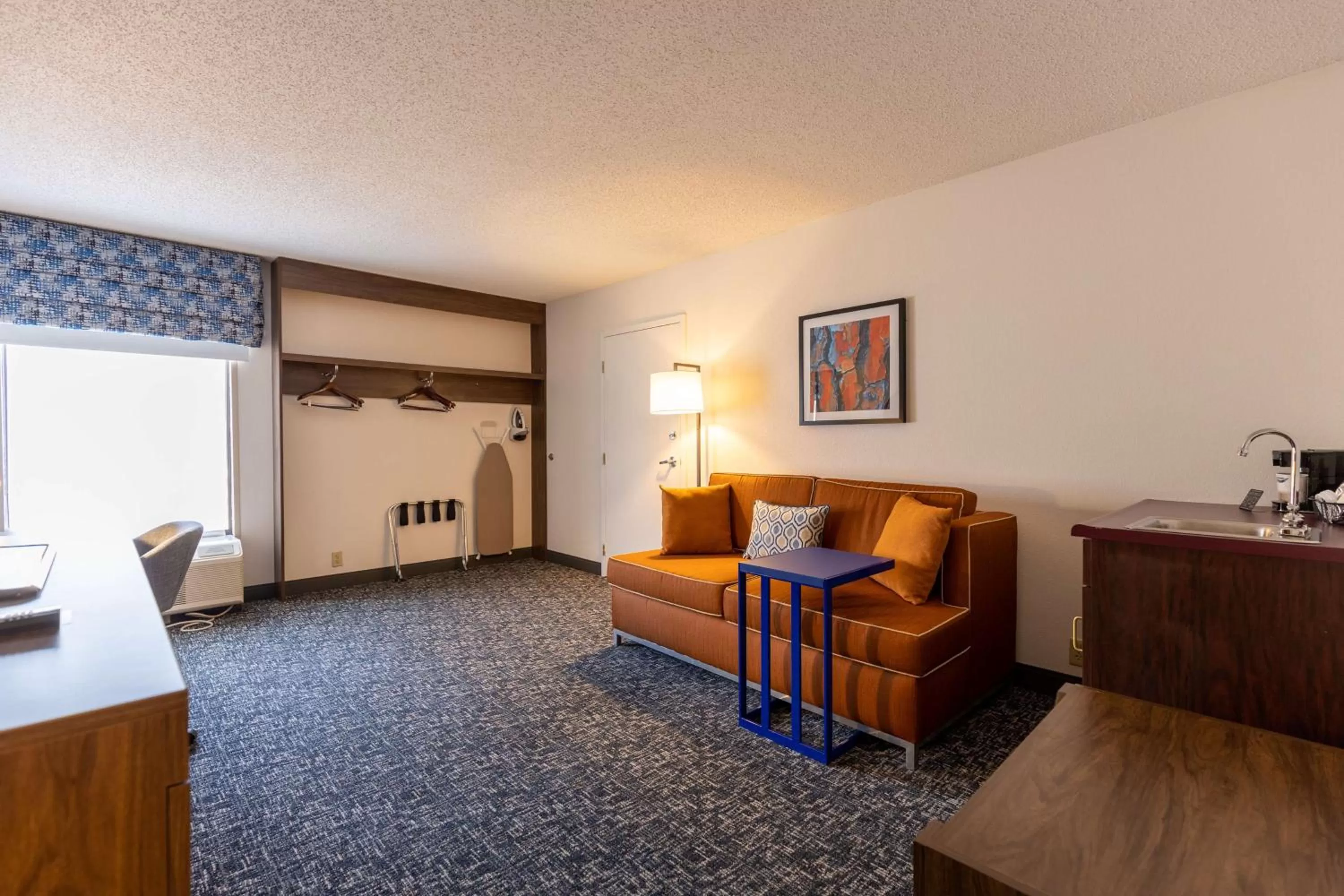 Living room in Hampton Inn by Hilton of Kuttawa Eddyville