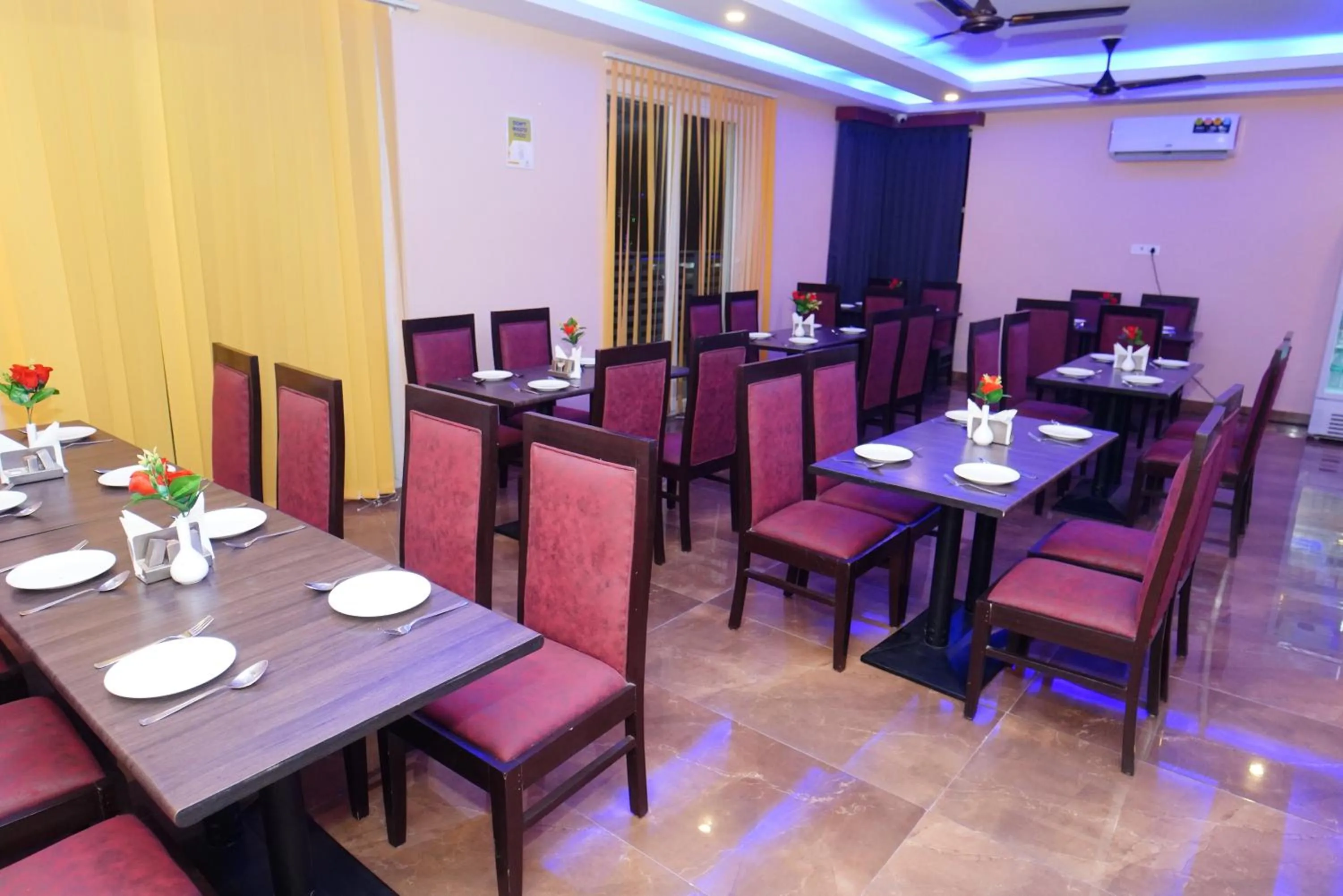 Restaurant/places to eat in ExpoMart Inn