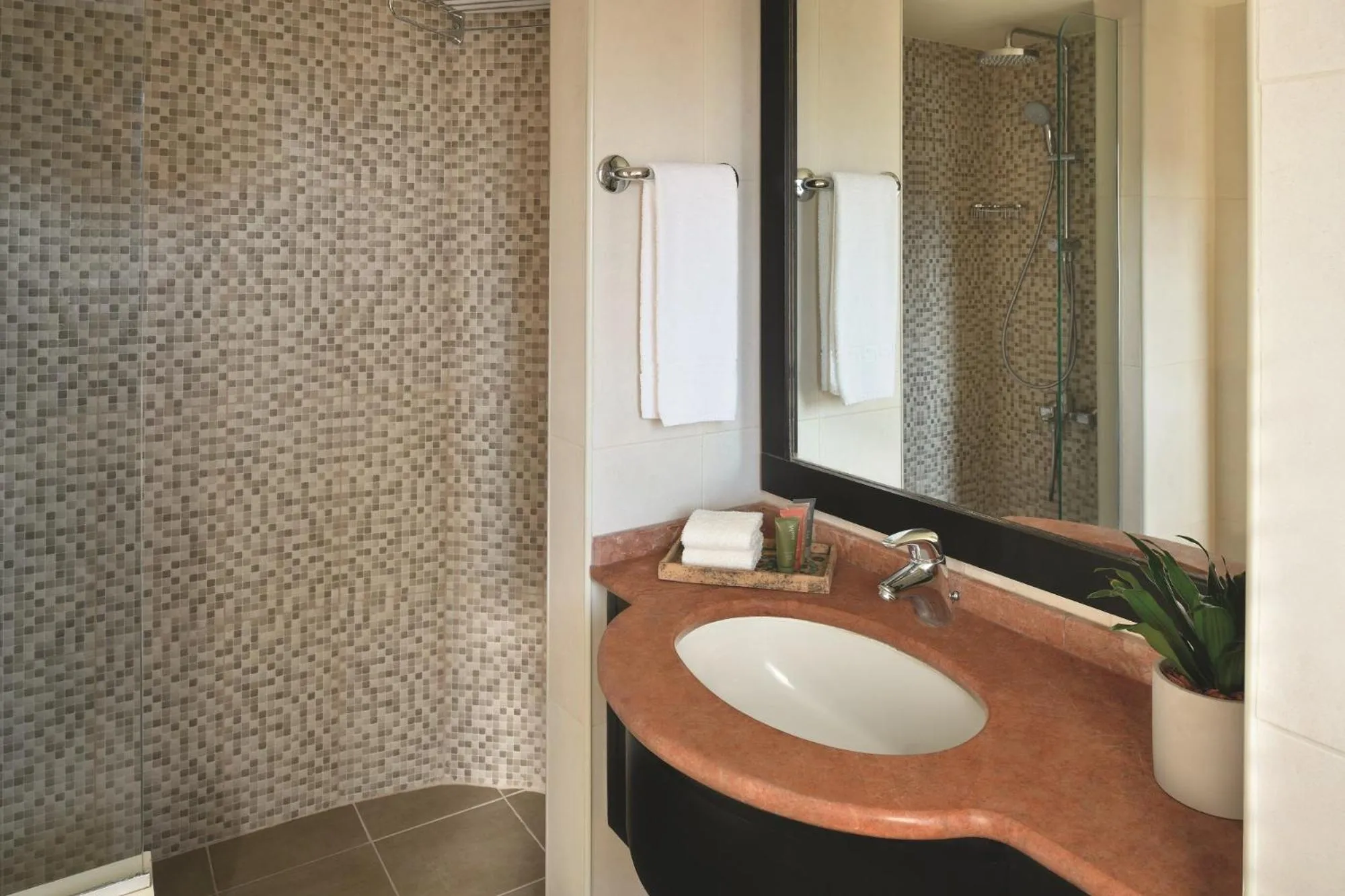 Shower in Mövenpick Resort & Residences Aqaba