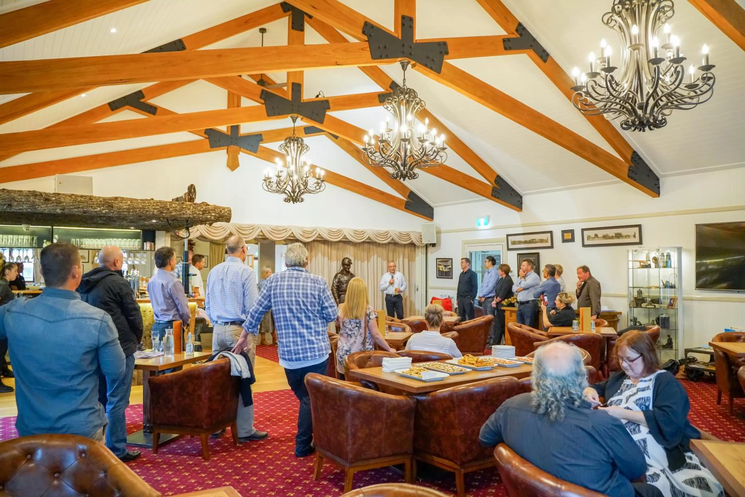 Restaurant/places to eat in Black Gold Motel