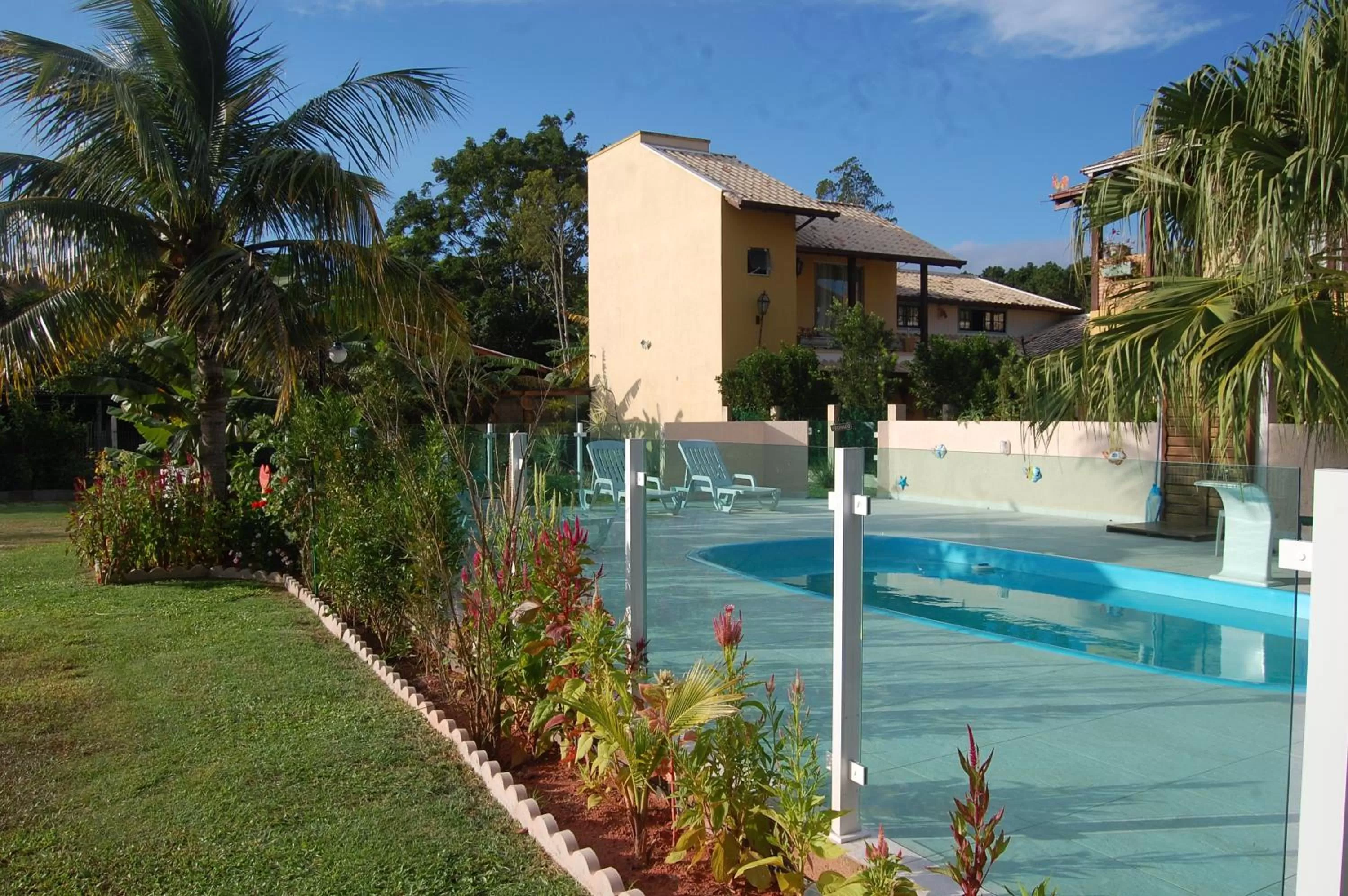 Living room, Swimming Pool in Pousada Santa Genoveva campeche