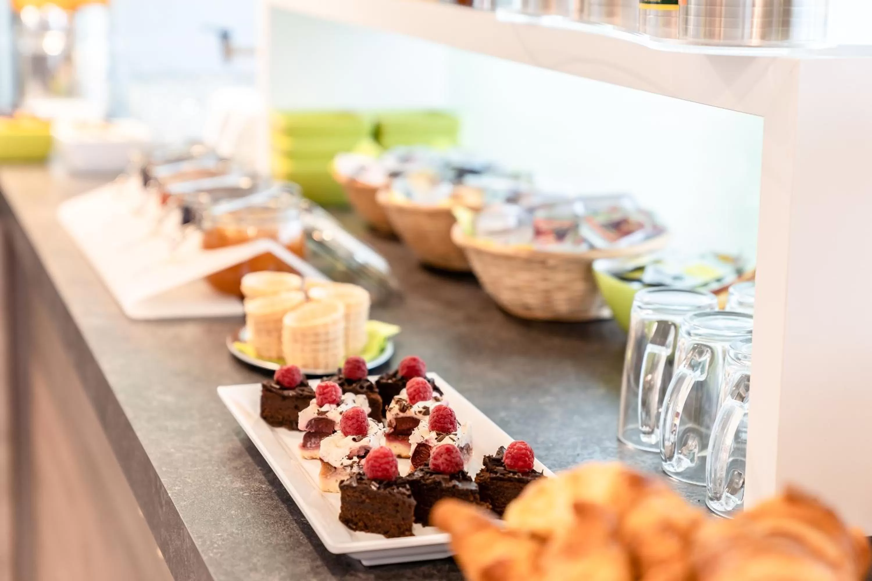 Food and drinks in Hotel Demas City