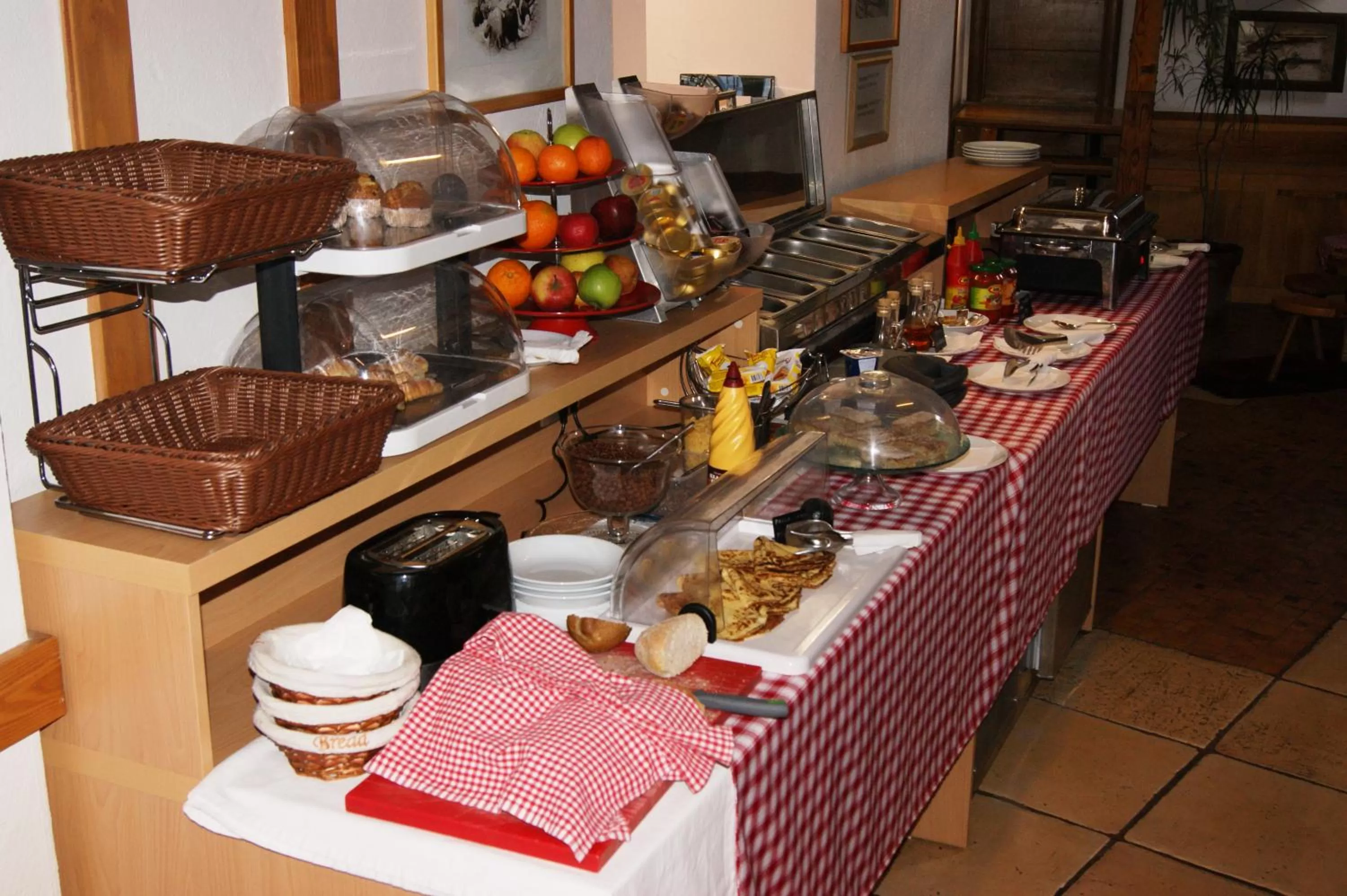 Buffet breakfast, Food in Hotel Prizreni