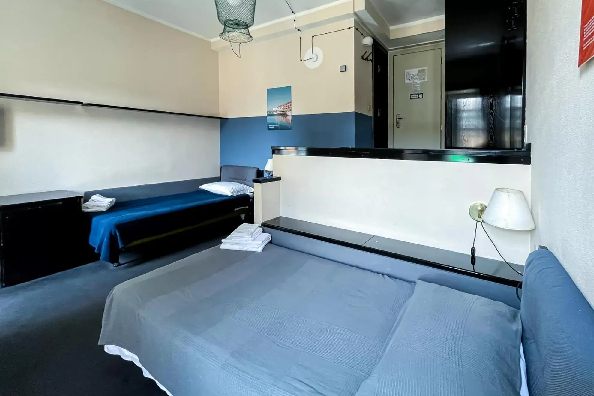 Twin Room in Hotel Britannia Twin Room in Hotel Britannia