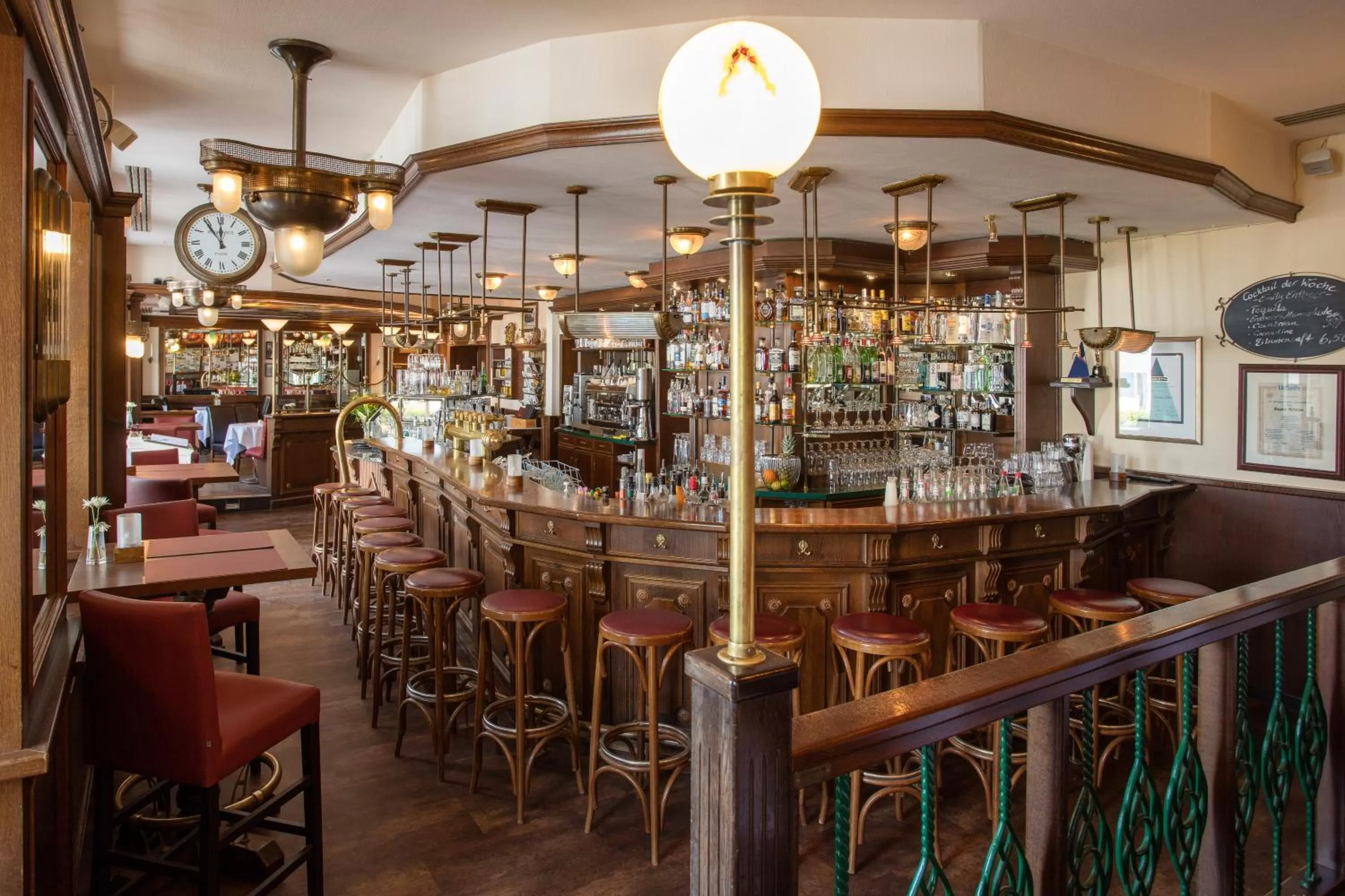 Restaurant/places to eat in Villa Salve