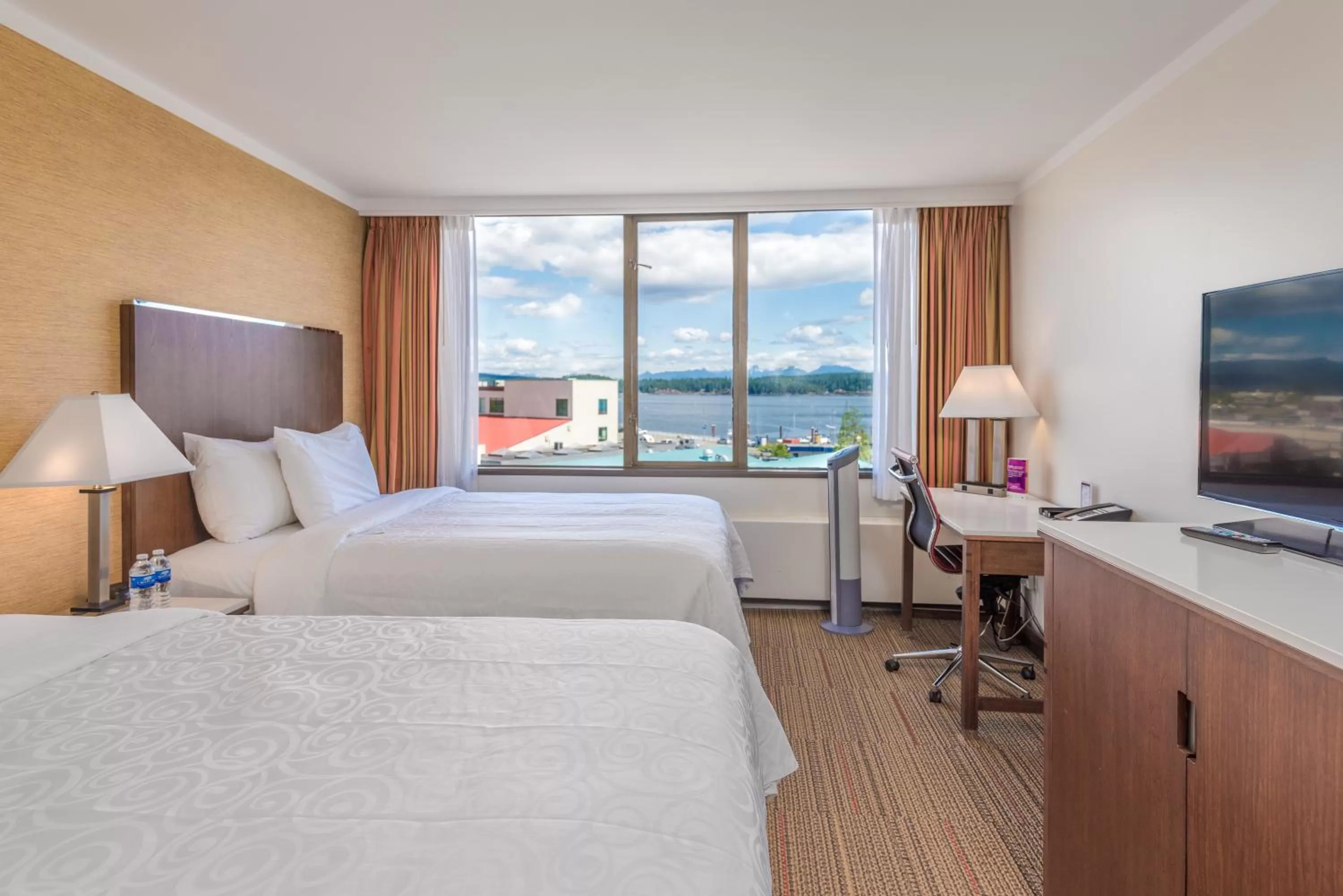 Sea view, Bed in Coast Discovery Inn