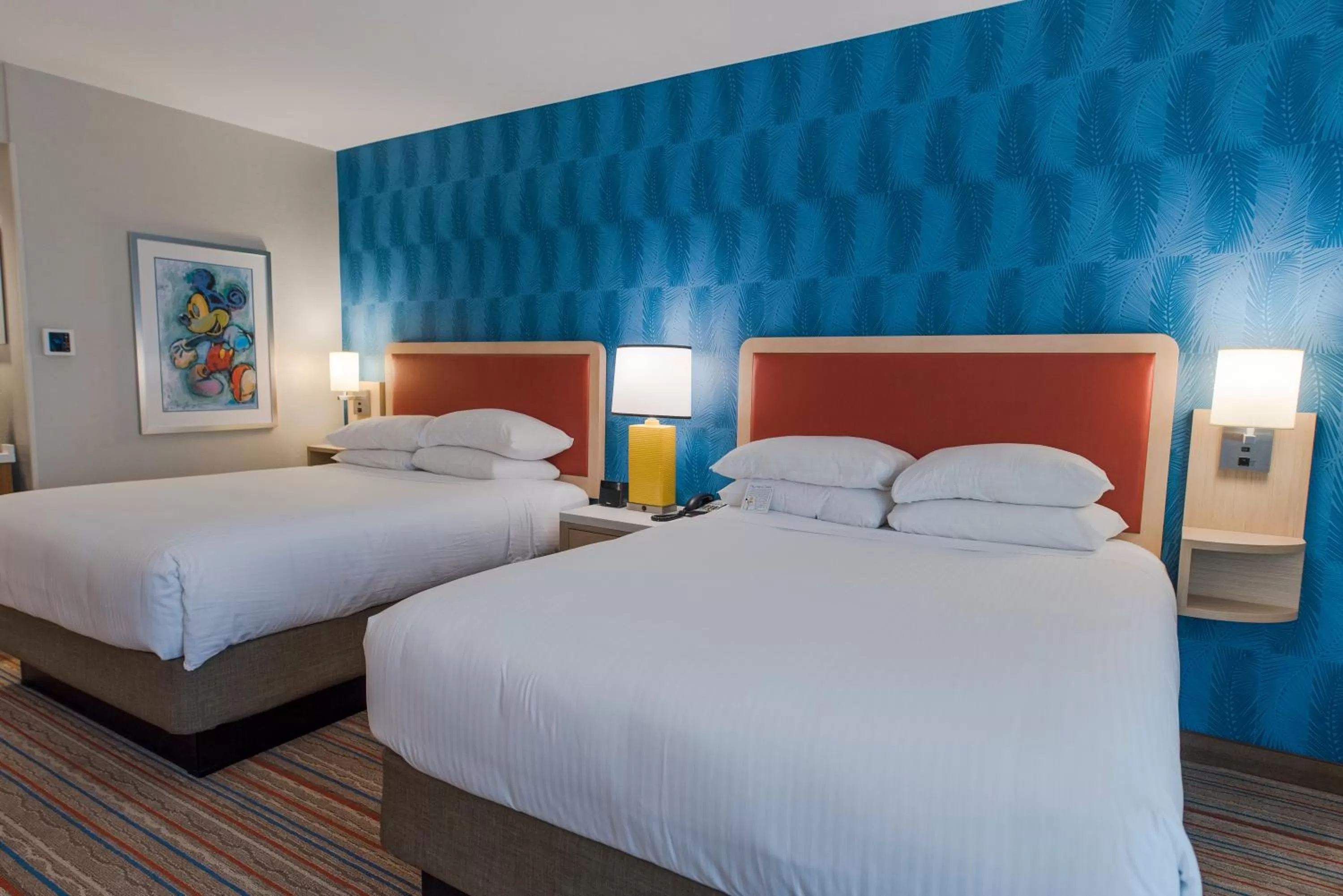 Bed in Howard Johnson by Wyndham Anaheim Hotel and Water Playground