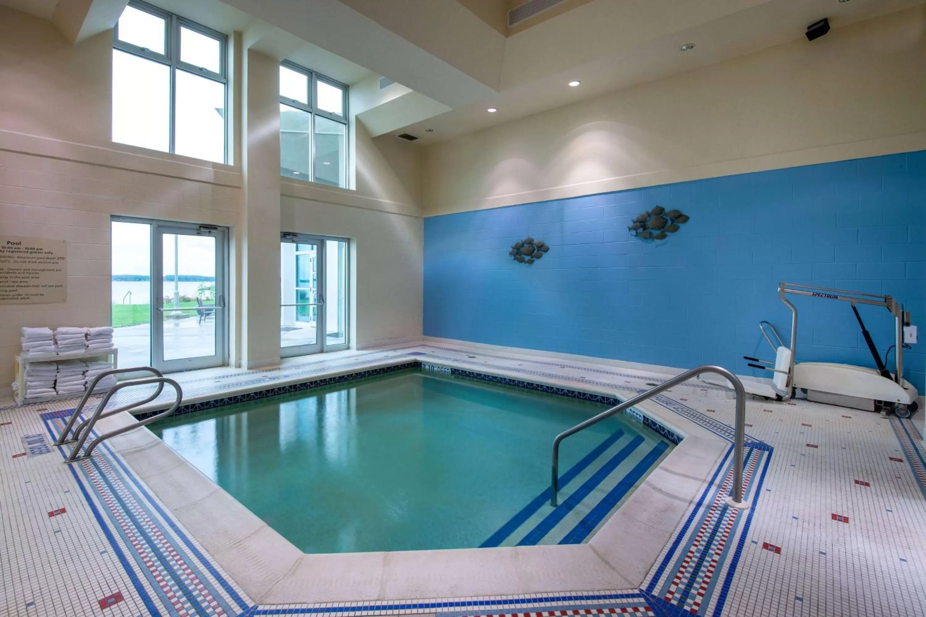 Swimming pool in 41 Lakefront Hotel, Trademark Collection by Wyndham
