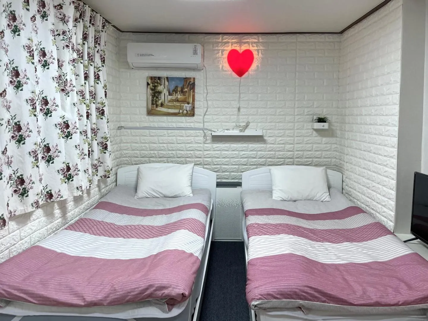 Bedroom, Bed in Jeong House