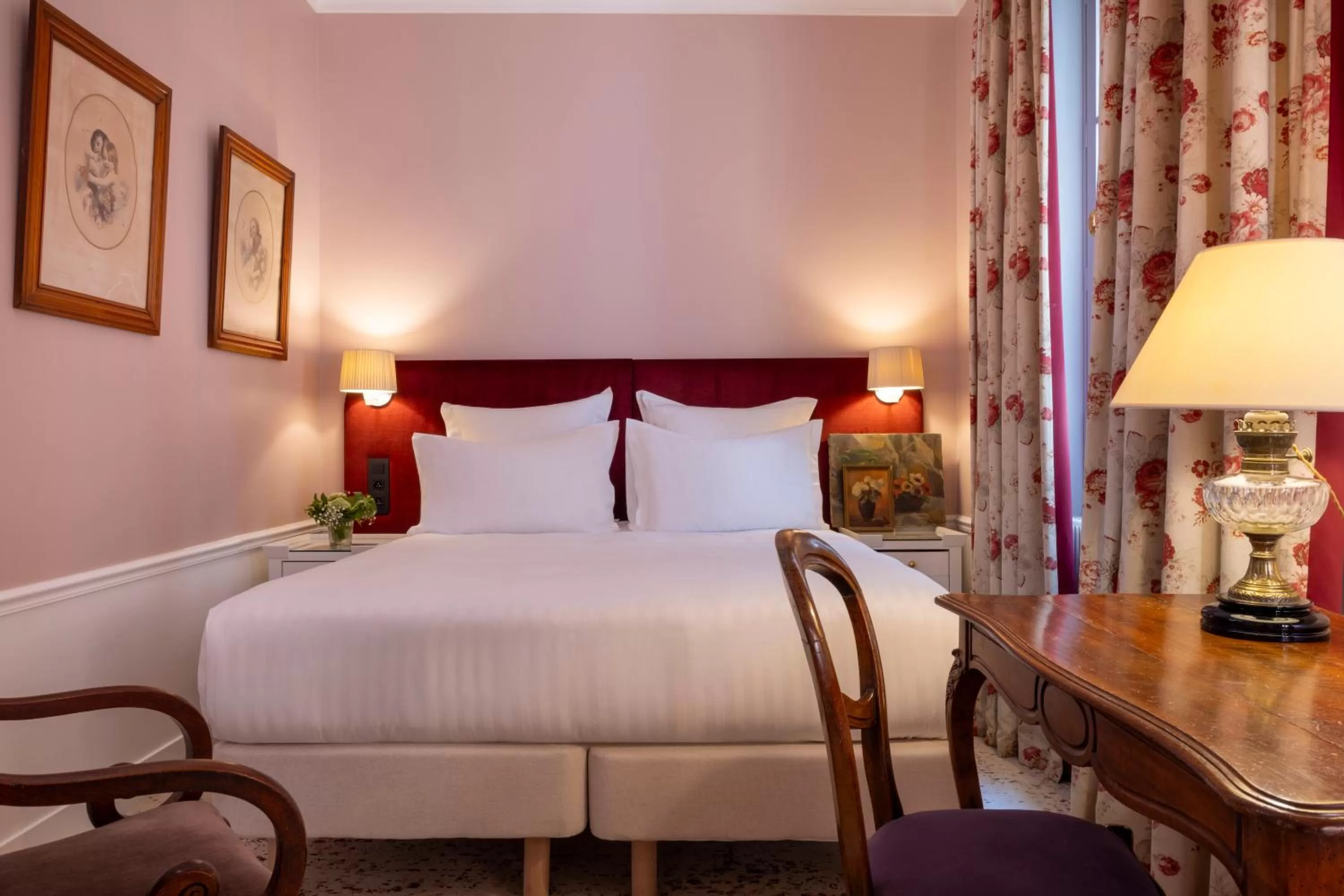 Bed in Hôtel Le Saint Gregoire