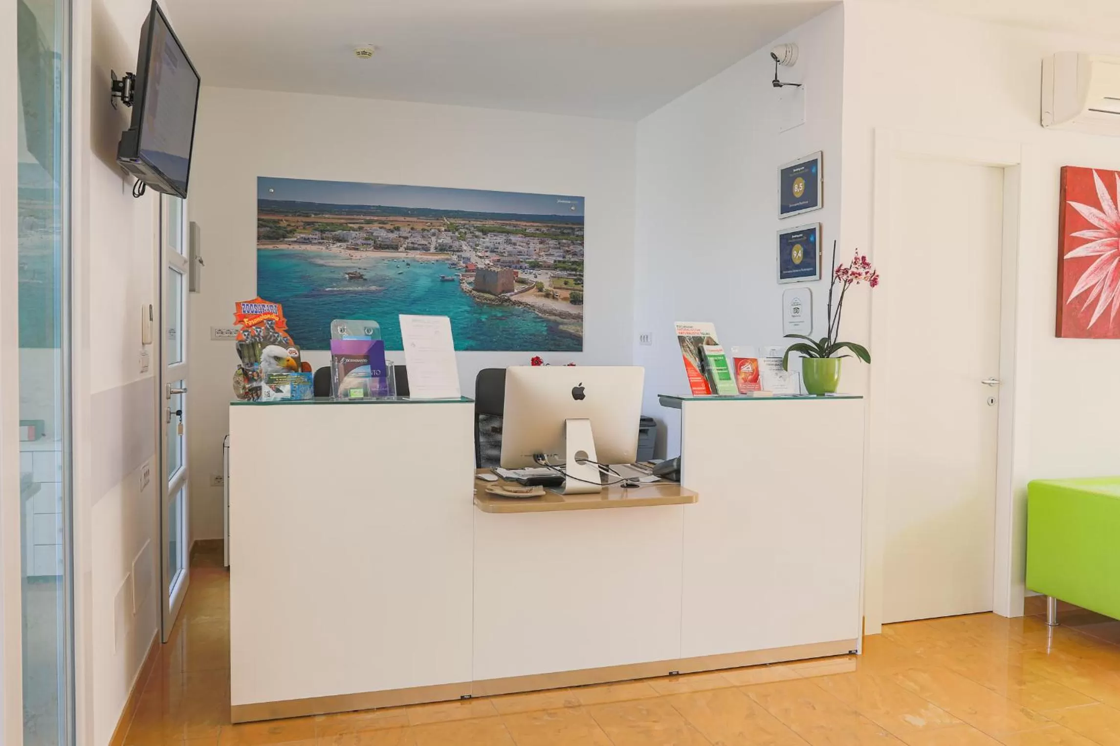 On-site shops in Donnosanto Residence Torre Santa Sabina