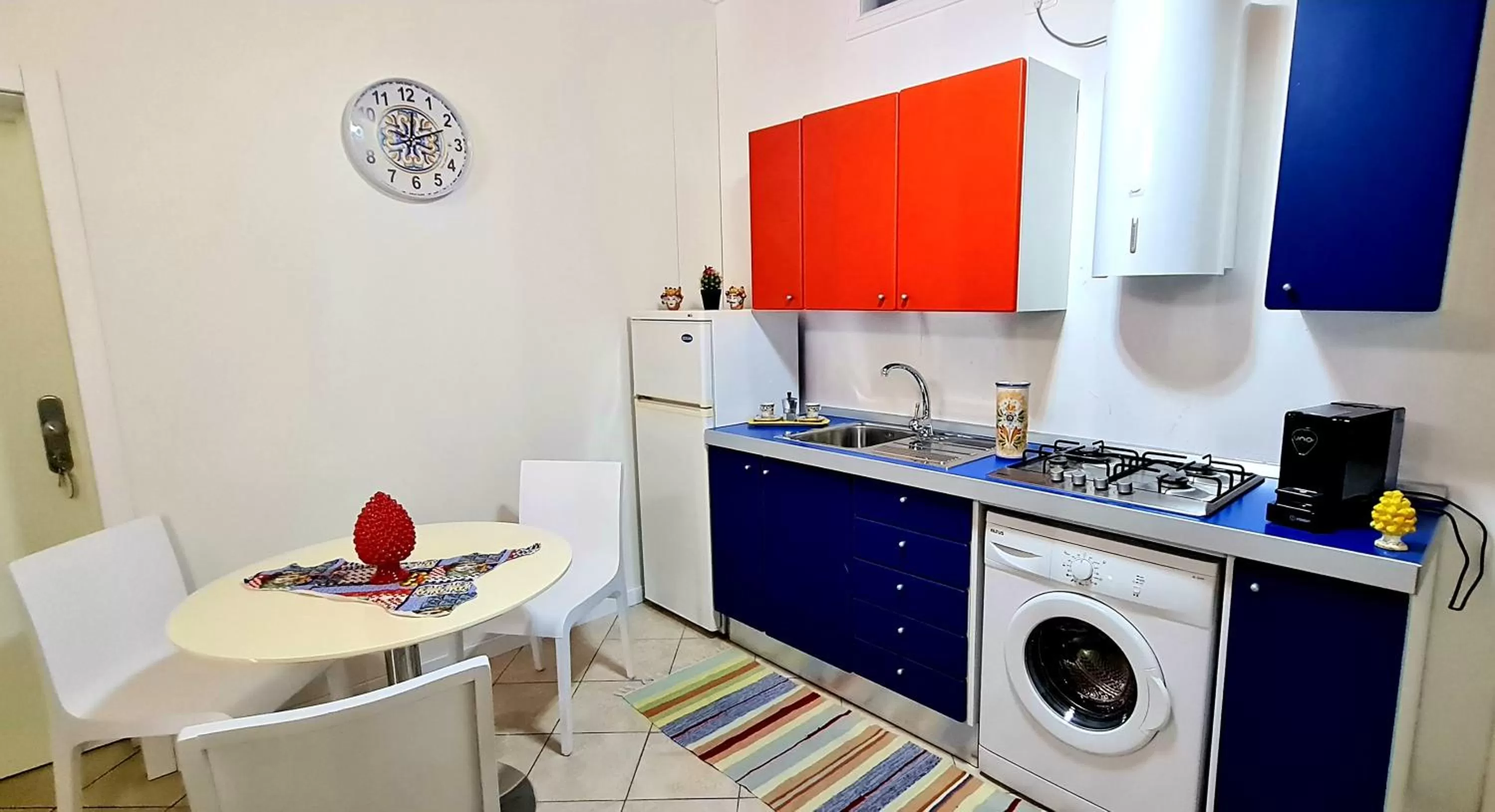 Kitchen or kitchenette in Vacanze Cassibile