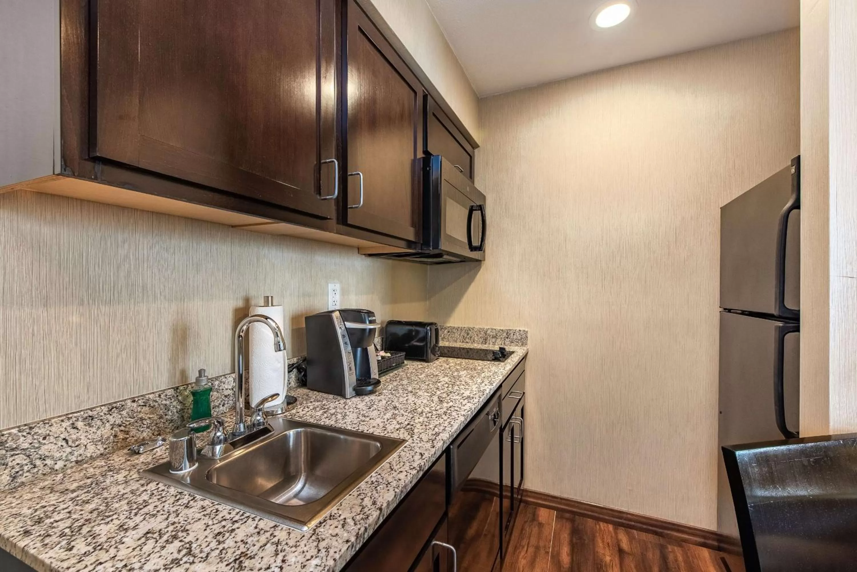 Kitchen or kitchenette in Homewood Suites by Hilton Oxnard/Camarillo