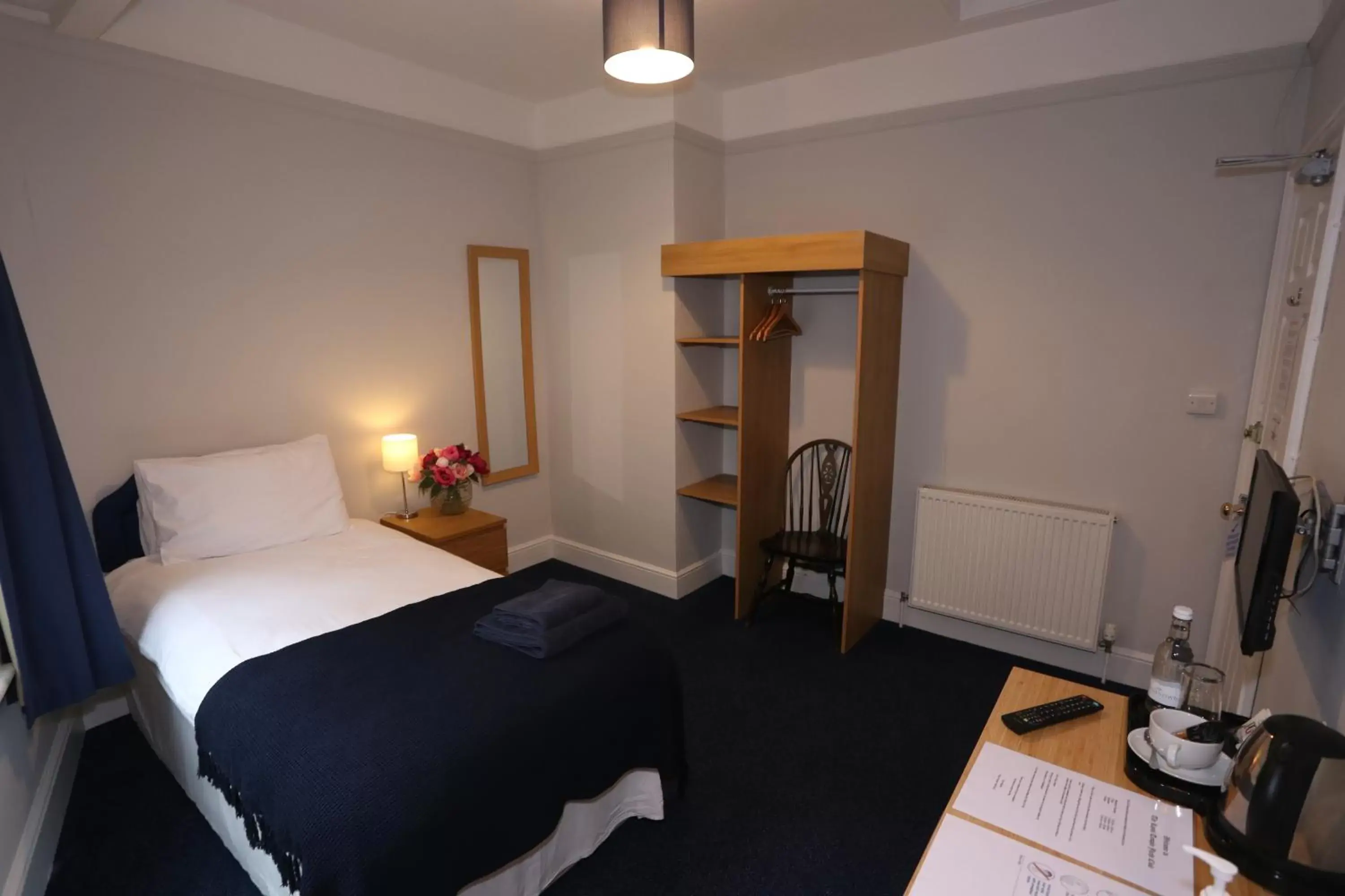 Standard Single Room with Shared Bathroom - single occupancy in Royal Temple Yacht Club Standard Single Room with Shared Bathroom - single occupancy in Royal Temple Yacht Club