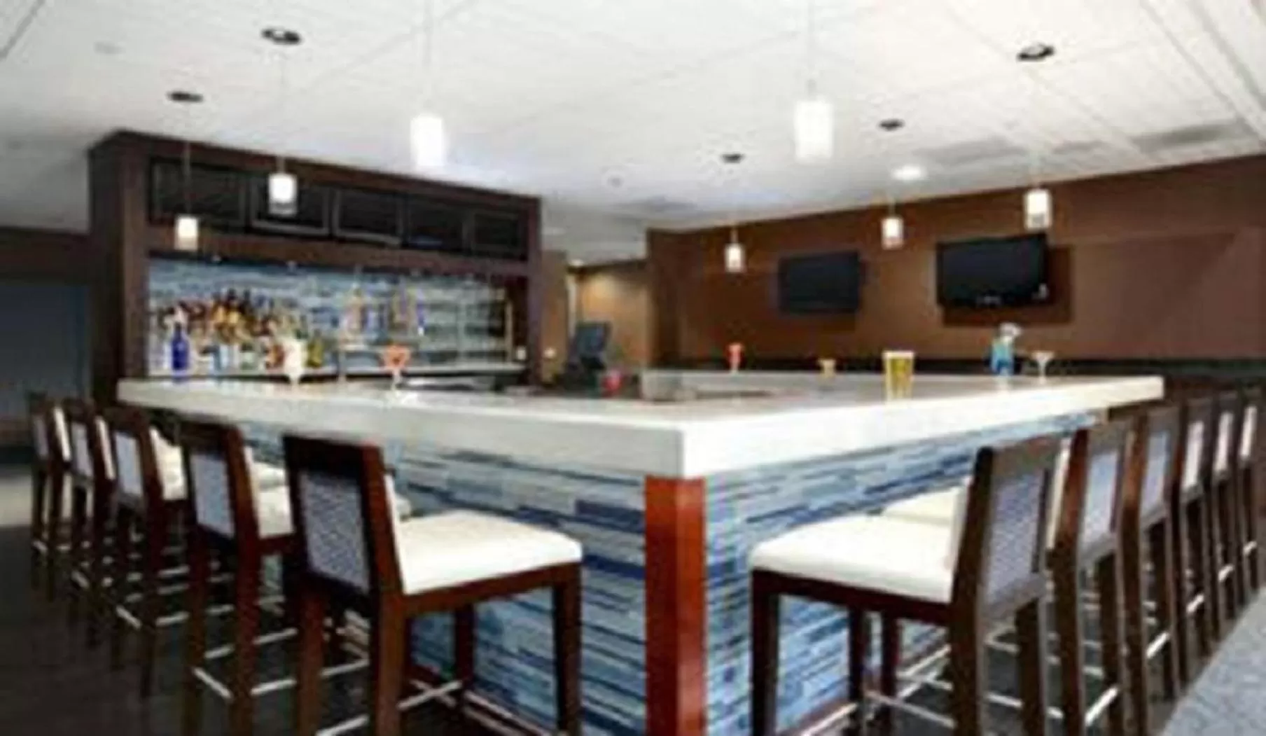 Lounge or bar in Ontario Airport Hotel & Conference Center