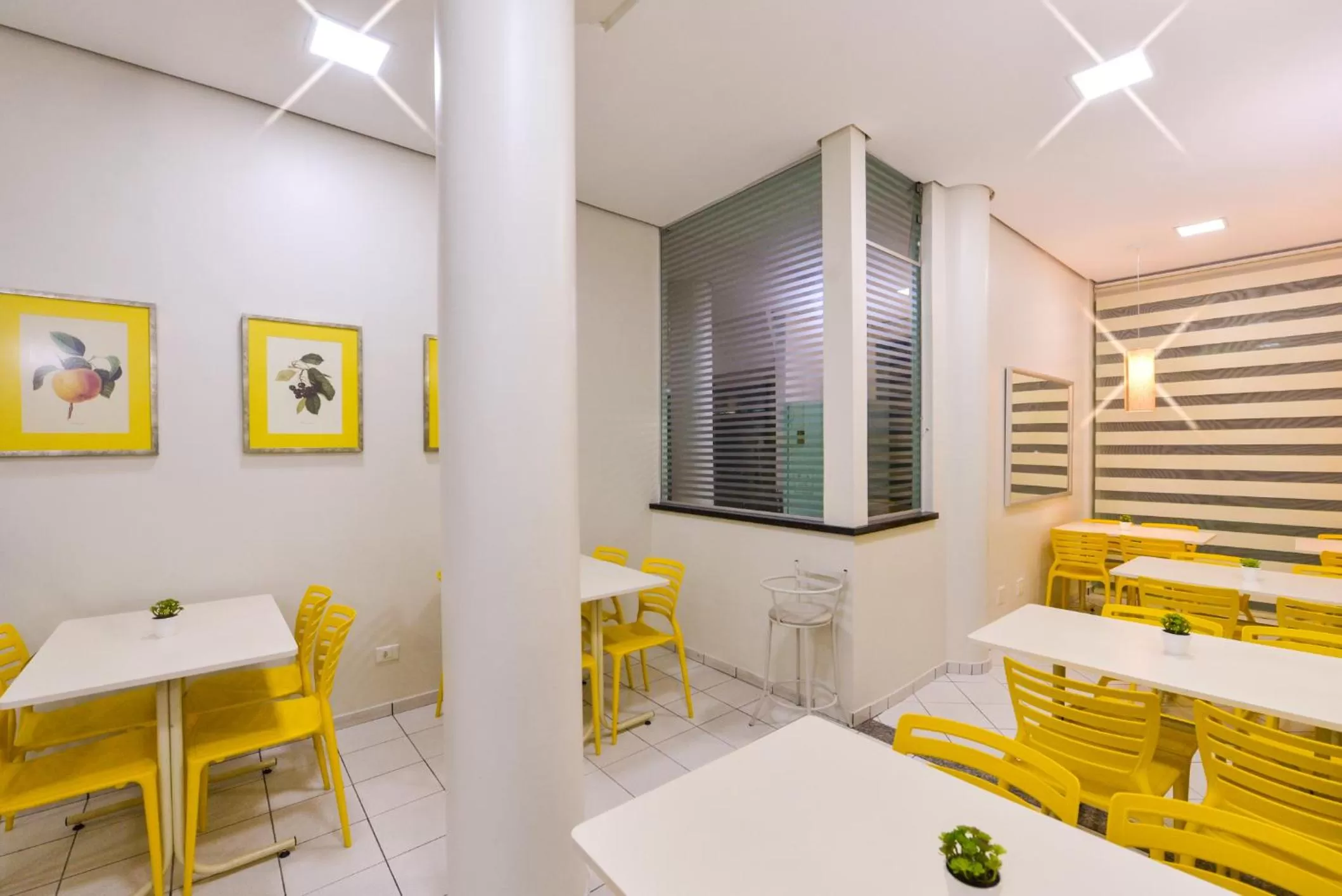 Restaurant/places to eat in Araucaria Hotel Business - Maringá