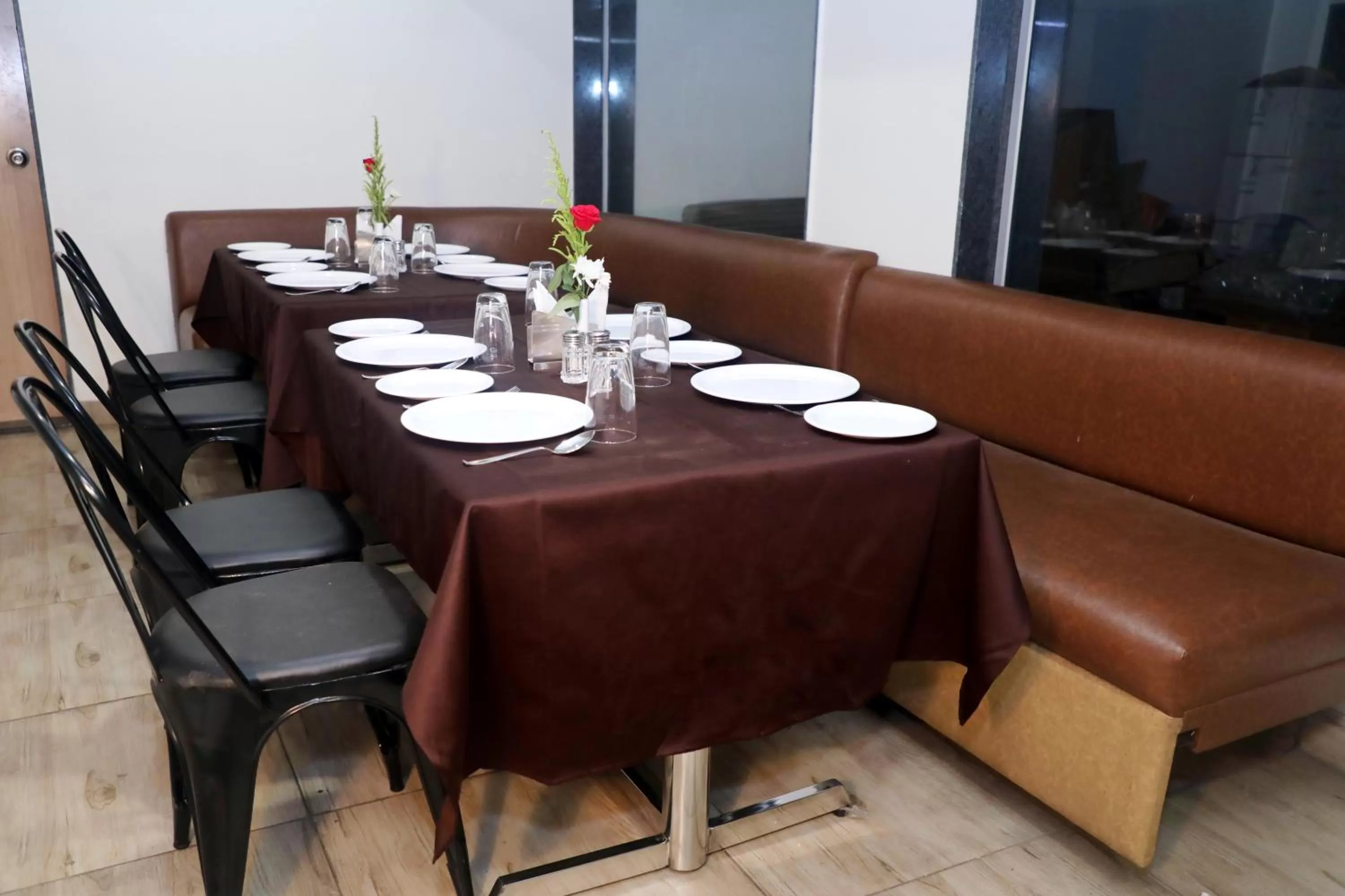 Dining area, Restaurant/Places to Eat in Hotel Planet Four