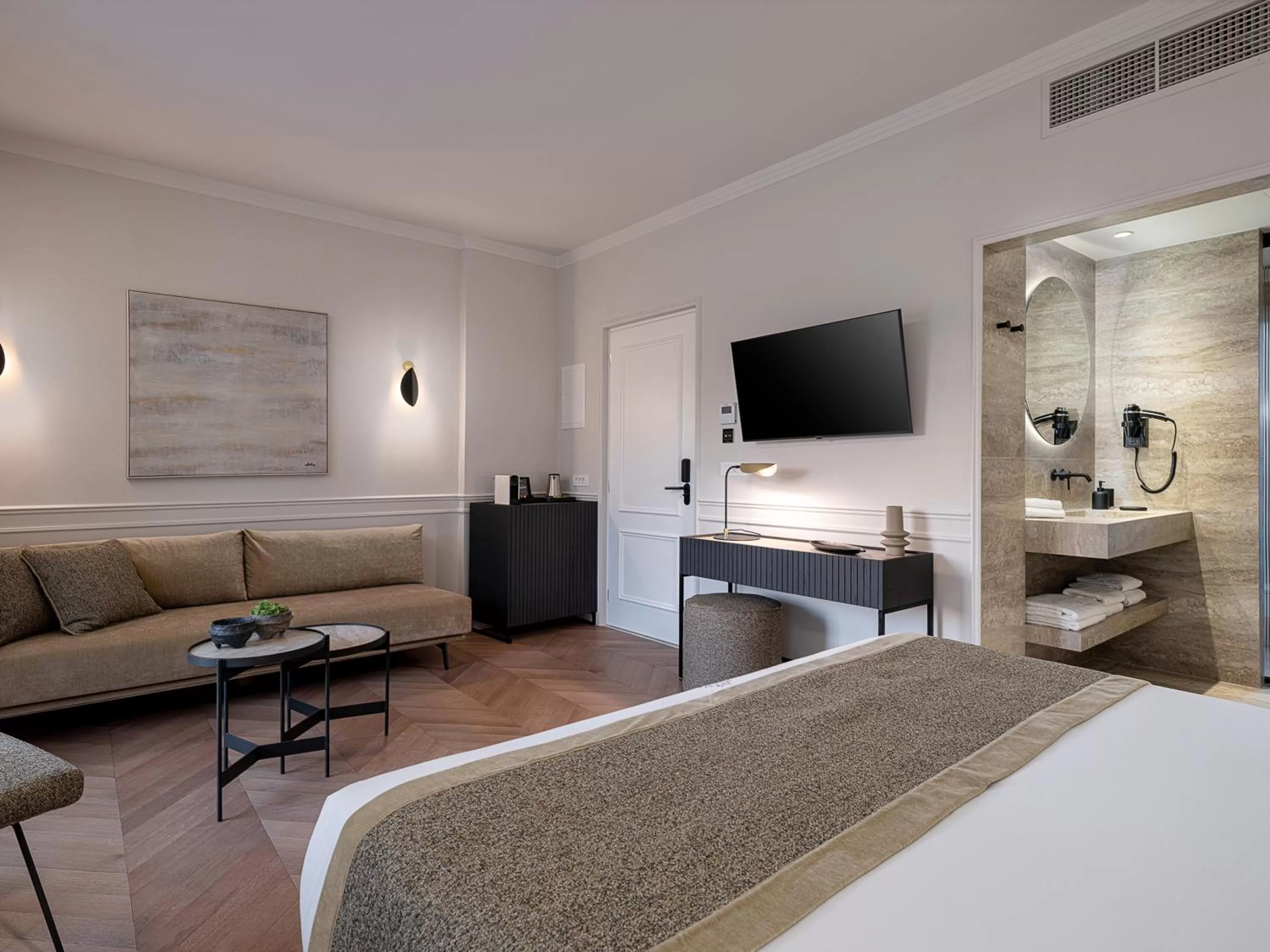 Seating area, Bed in Riviera Suites